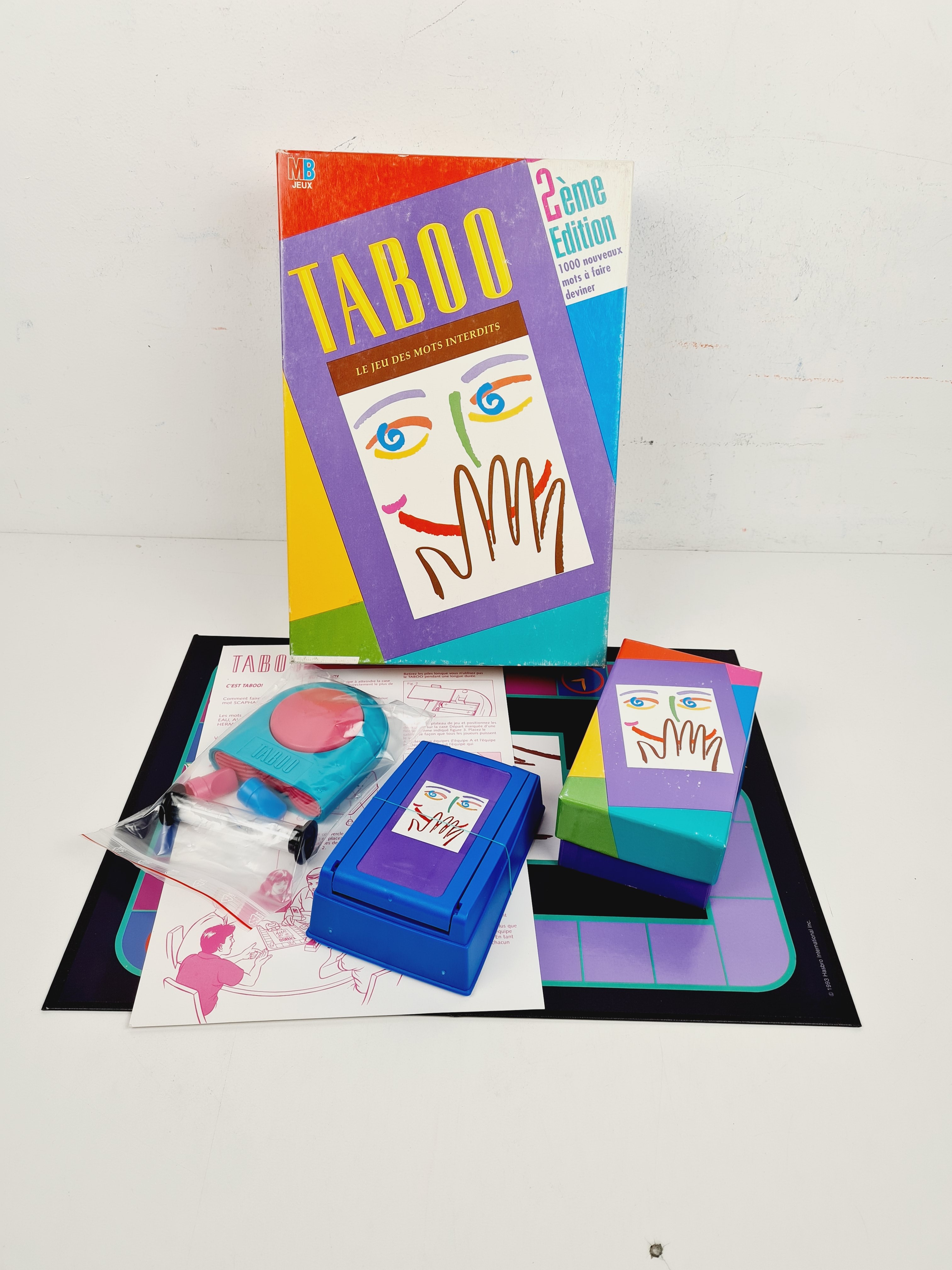 Voir photo 3 de Jeu de société - Taboo - Le jeu des mots interdits - Dès 15 ans Jeu de société - Taboo - Le jeu des mots interdits - Dès 15 ans Bon état reconditionné photo 3