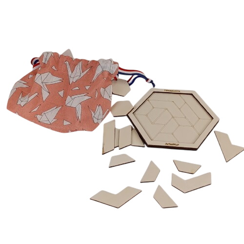 Jeu en bois Hexa Puzzle, dans son joli étui en tissu Parfait état - 10,00 € Jeu en bois Hexa Puzzle, dans son joli étui en tissu Parfait état reconditionné disponible sur Label Emmaüs