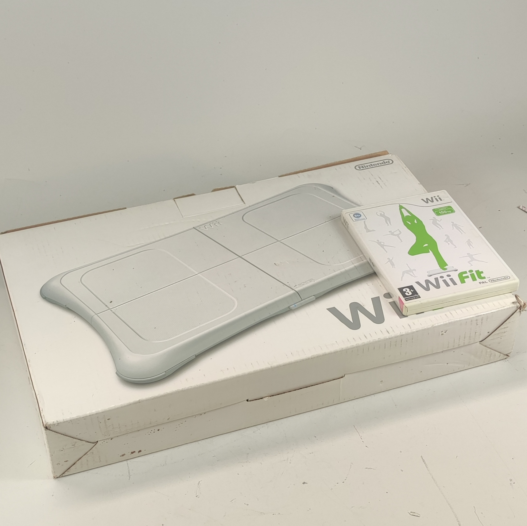 Acheter Jeu Wii, Wii fit + balance board de Nintendo. Bon état - 10,00 € Jeu Wii, Wii fit + balance board de Nintendo. Bon état reconditionné disponible sur Label Emmaüs