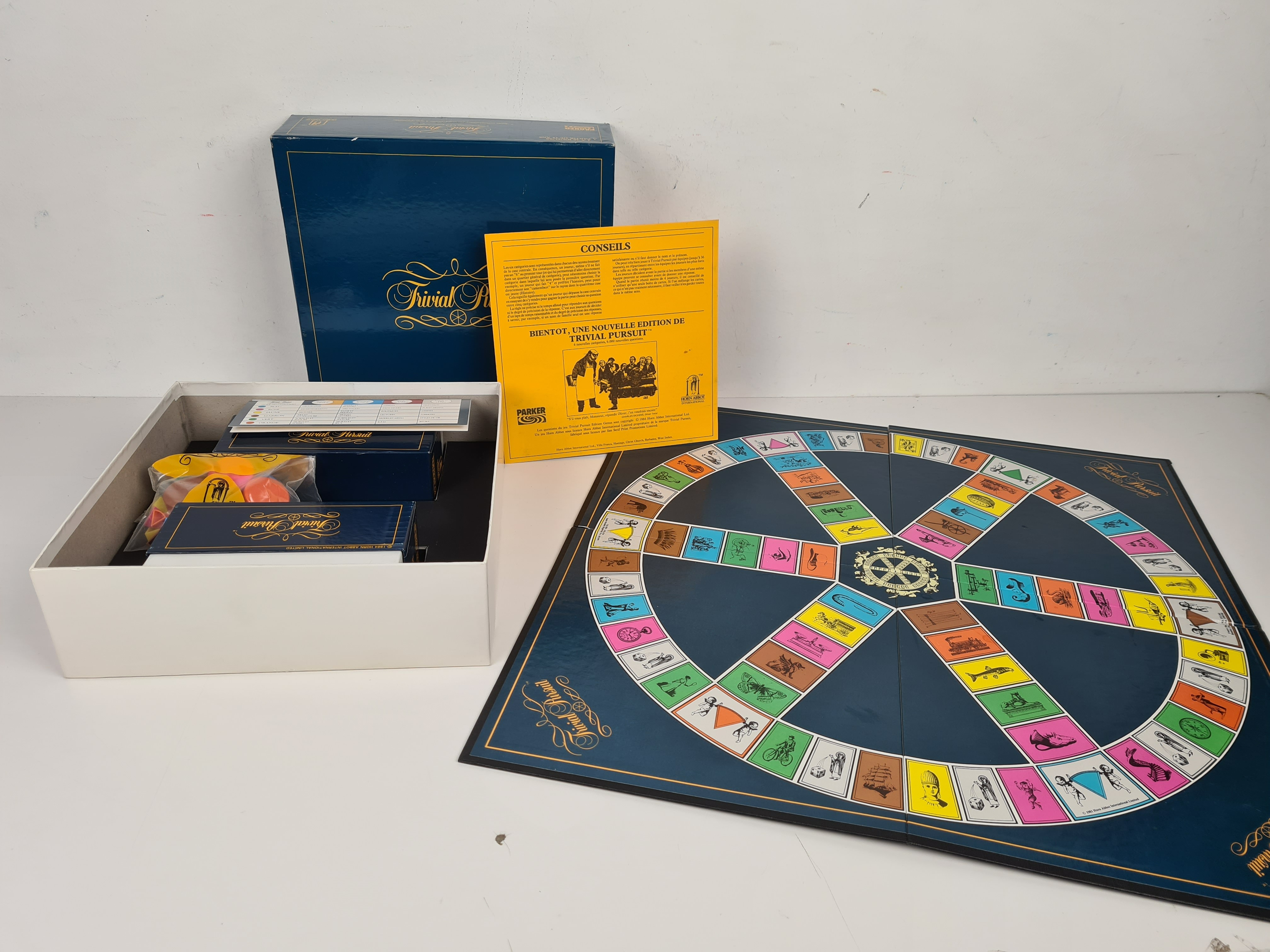 Voir photo 2 de Jeux de société - Trivial pursuit - Edition Genus 1984 - Parker - 15 ans + Jeux de société - Trivial pursuit - Edition Genus 1984 - Parker - 15 ans + Bon état reconditionné photo 2