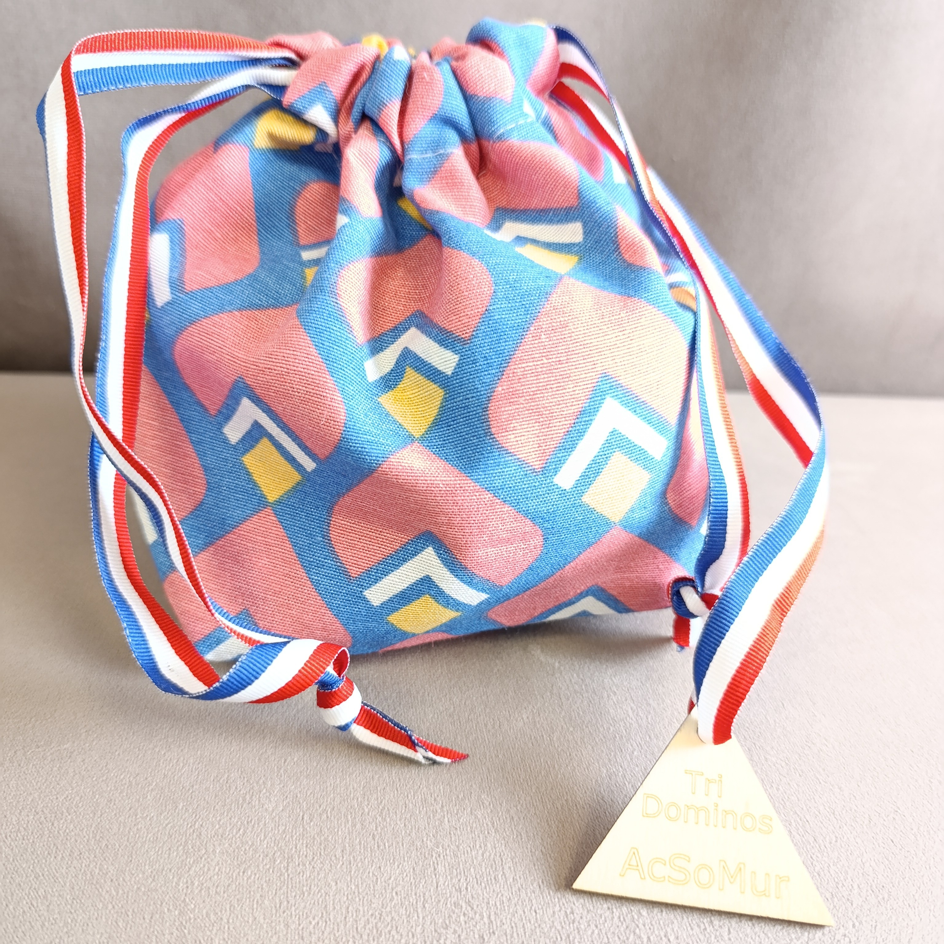 Voir photo 3 de Jeux en bois avec sa pochette en tissus avec motifs Jeux en bois avec sa pochette en tissus avec motifs Parfait état reconditionné photo 3