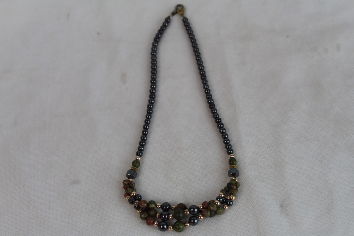 Voir photo 3 de Joli collier en perles Joli collier en perles Très bon état reconditionné photo 3