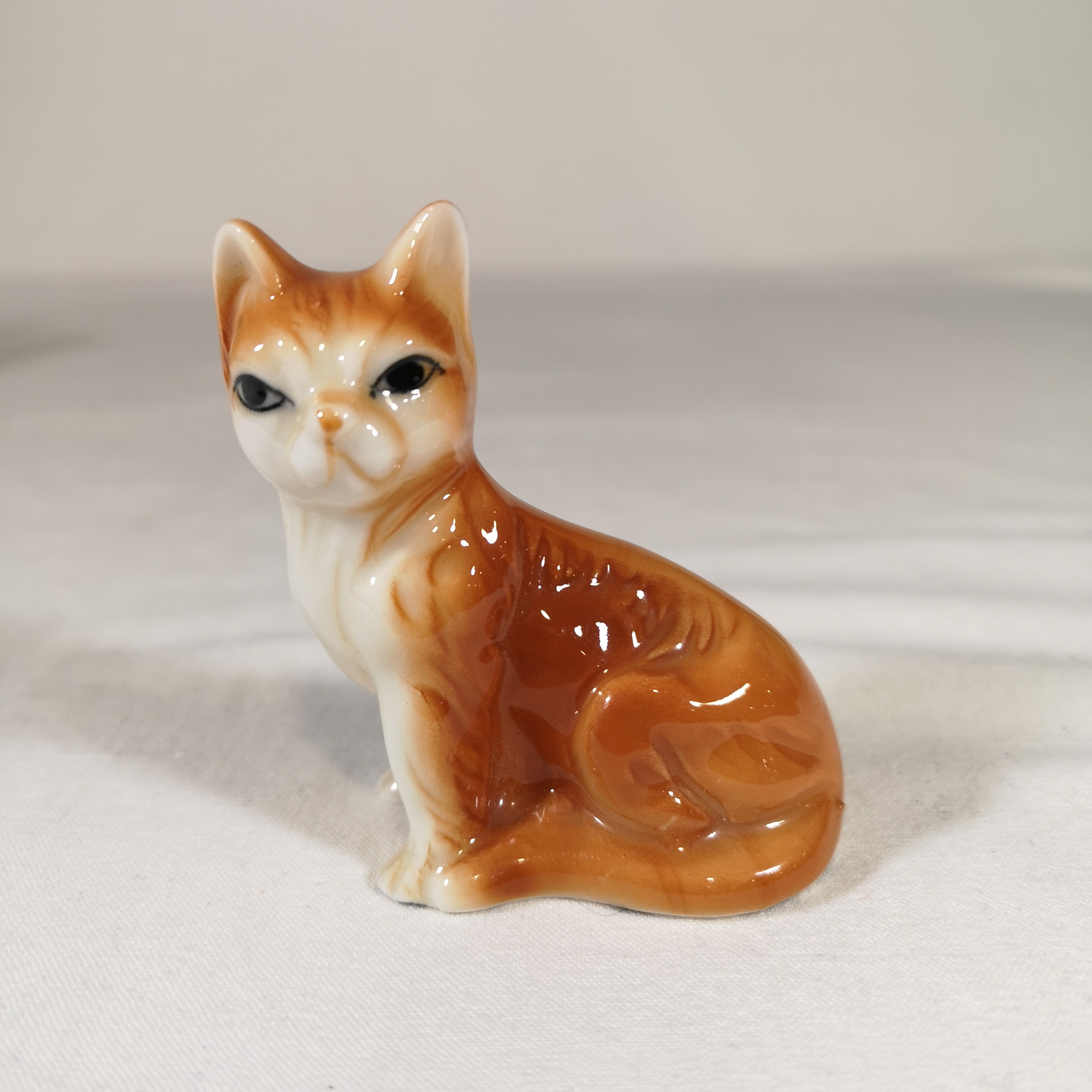 Voir photo 10 de Joli Lot de cinq chats en porcelaine Joli Lot de cinq chats en porcelaine Très bon état reconditionné photo 10