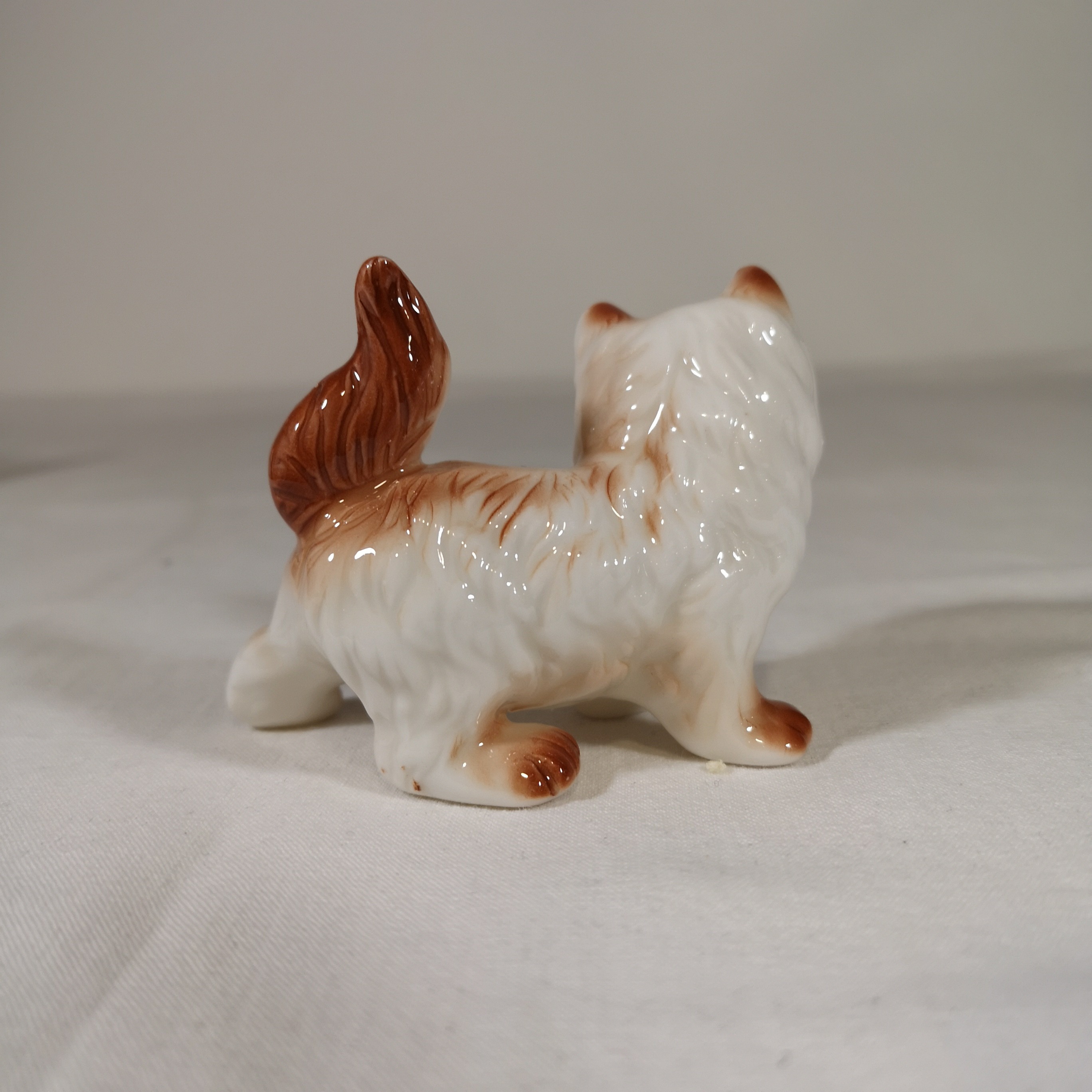 Voir photo 3 de Joli Lot de cinq chats en porcelaine Joli Lot de cinq chats en porcelaine Très bon état reconditionné photo 3