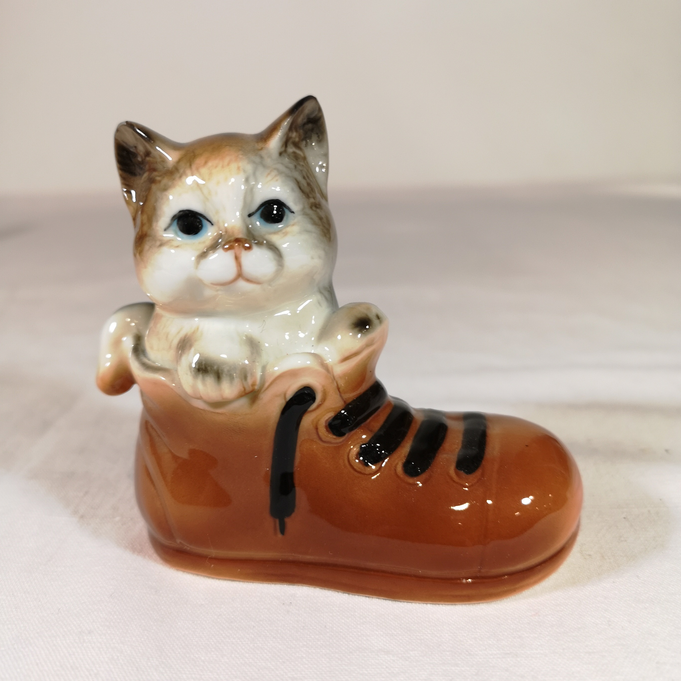 Voir photo 6 de Joli Lot de cinq chats en porcelaine Joli Lot de cinq chats en porcelaine Très bon état reconditionné photo 6