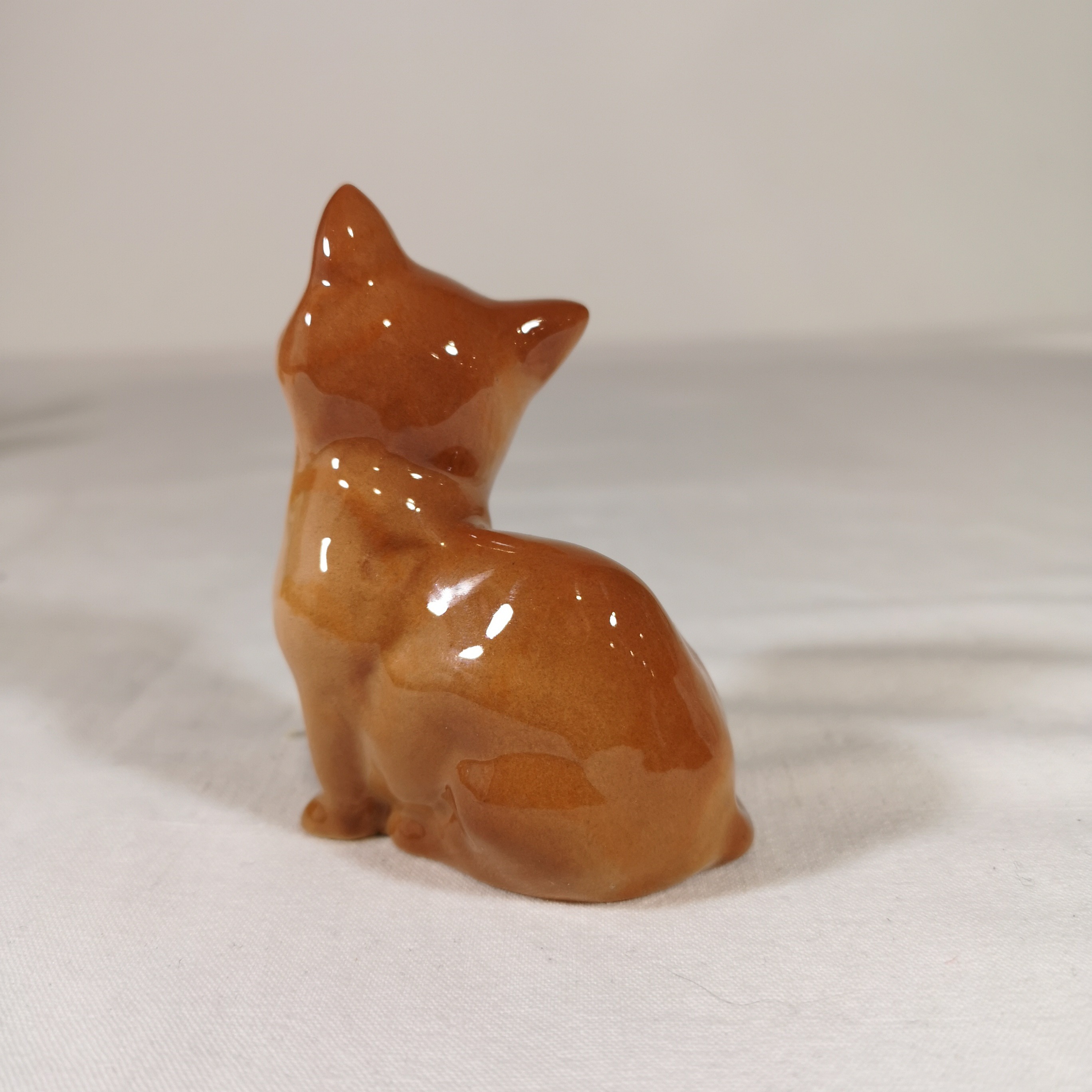 Voir photo 9 de Joli Lot de cinq chats en porcelaine Joli Lot de cinq chats en porcelaine Très bon état reconditionné photo 9