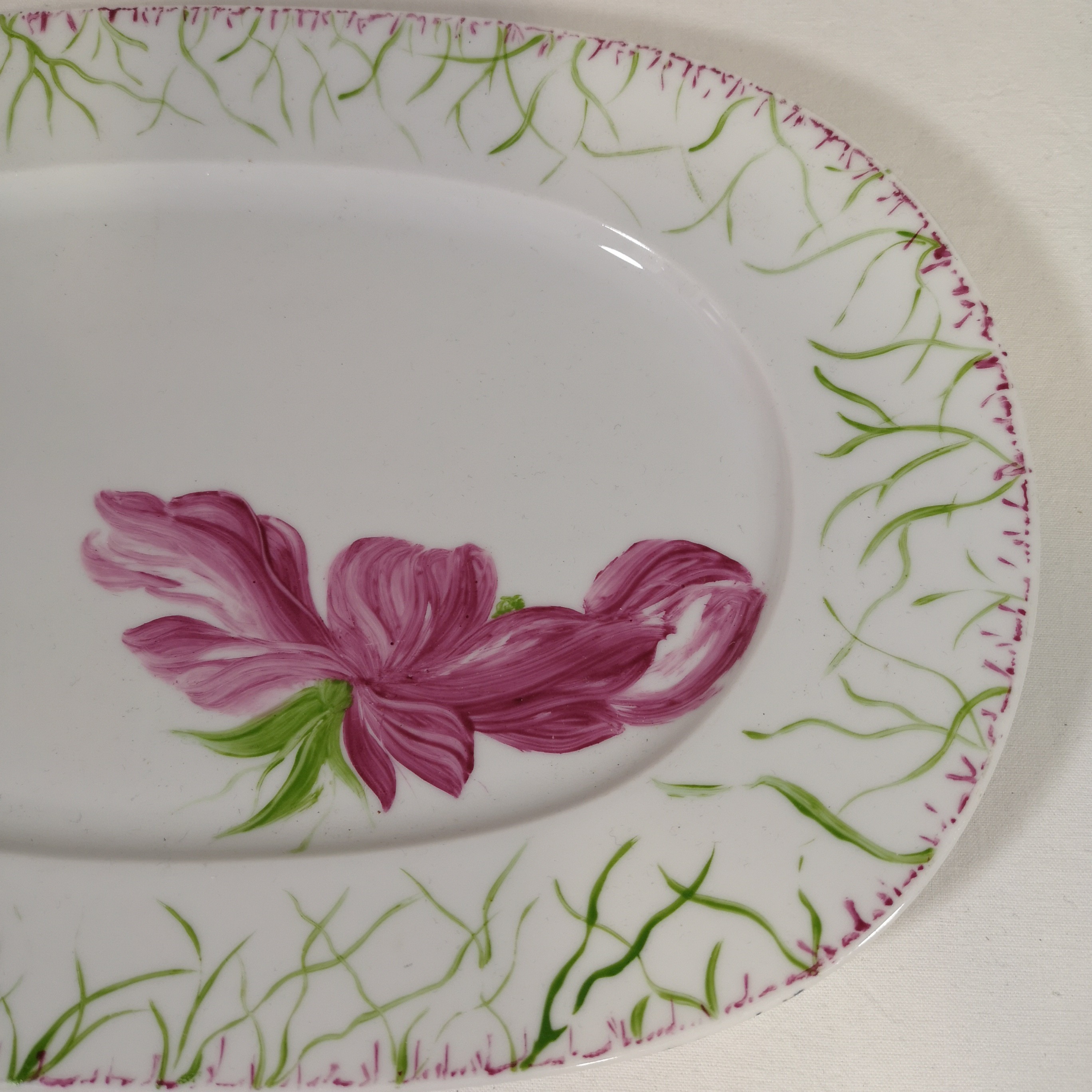 Voir photo 3 de Joli plat à gâteau en porcelaine peinte à la main Joli plat à gâteau en porcelaine peinte à la main reconditionné photo 3