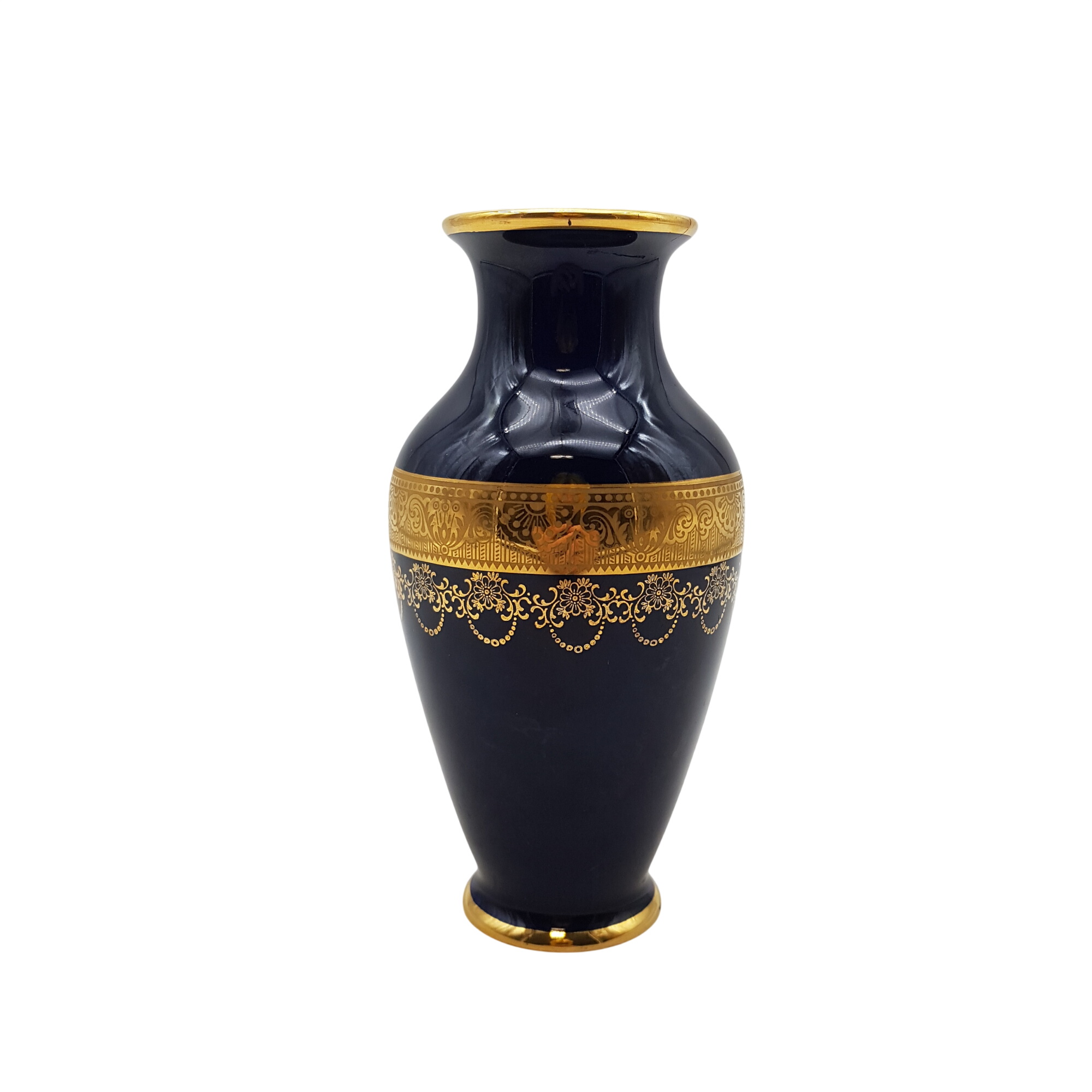 Joli vase Art déco en porcelaine de Limoges bleu et doré Bon état - 20,00 € Joli vase Art déco en porcelaine de Limoges bleu et doré Bon état reconditionné disponible sur Label Emmaüs