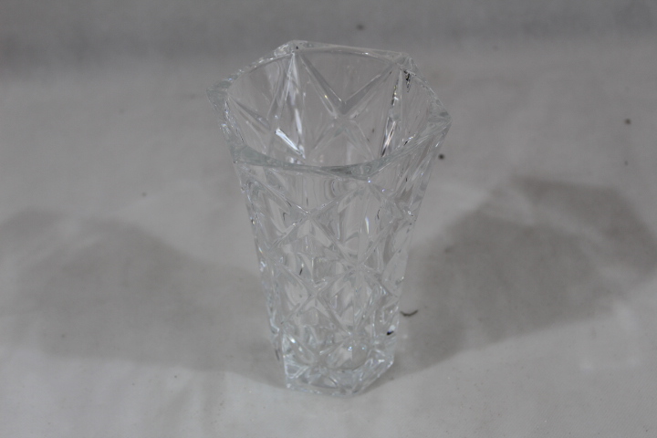 Voir photo 2 de Joli vase en cristal d'Arques Joli vase en cristal d'Arques reconditionné photo 2