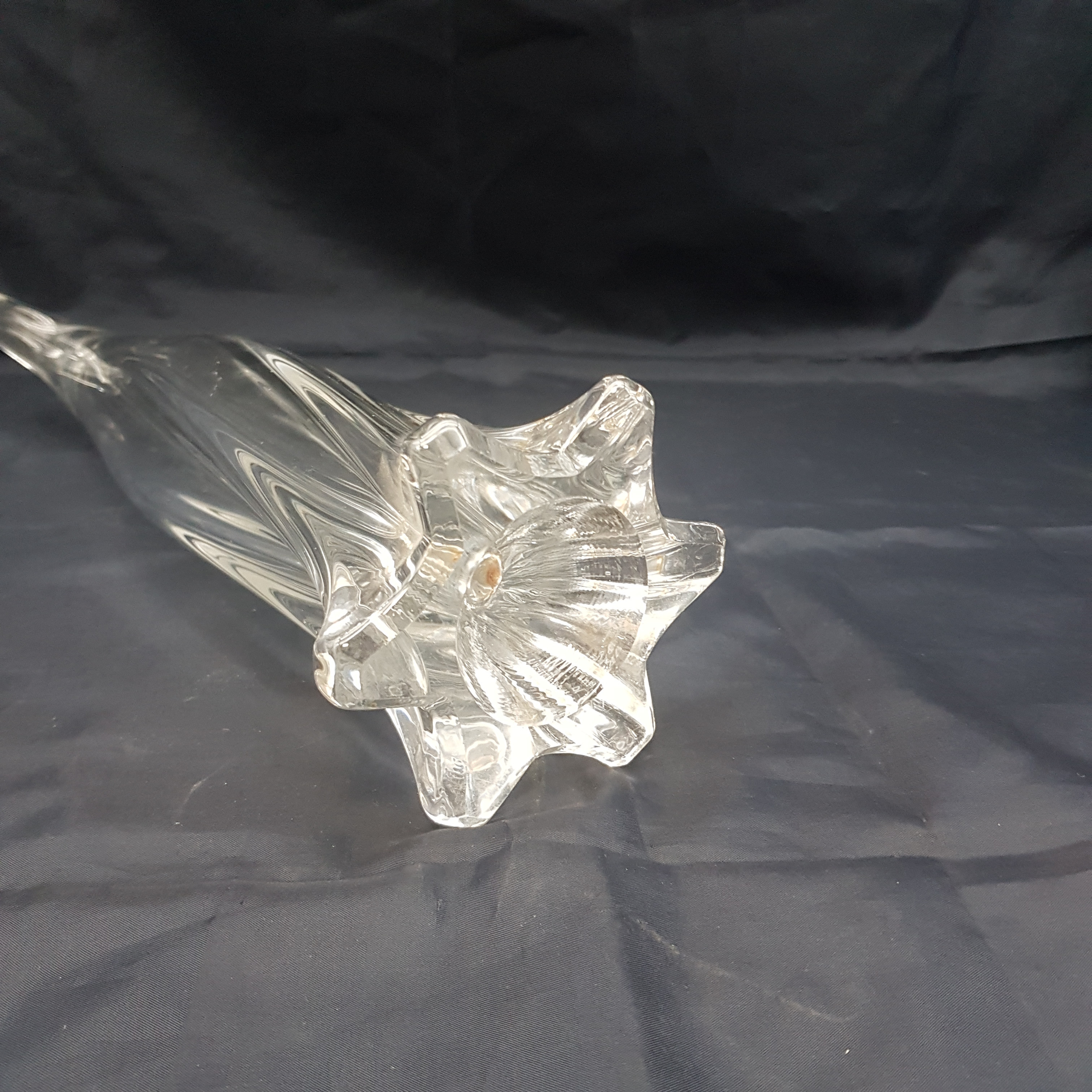Voir photo 3 de Joli vase en cristal - Forme original - idéal pour sublimer votre intérieur Joli vase en cristal - Forme original - idéal pour sublimer votre intérieur Bon état reconditionné photo 3