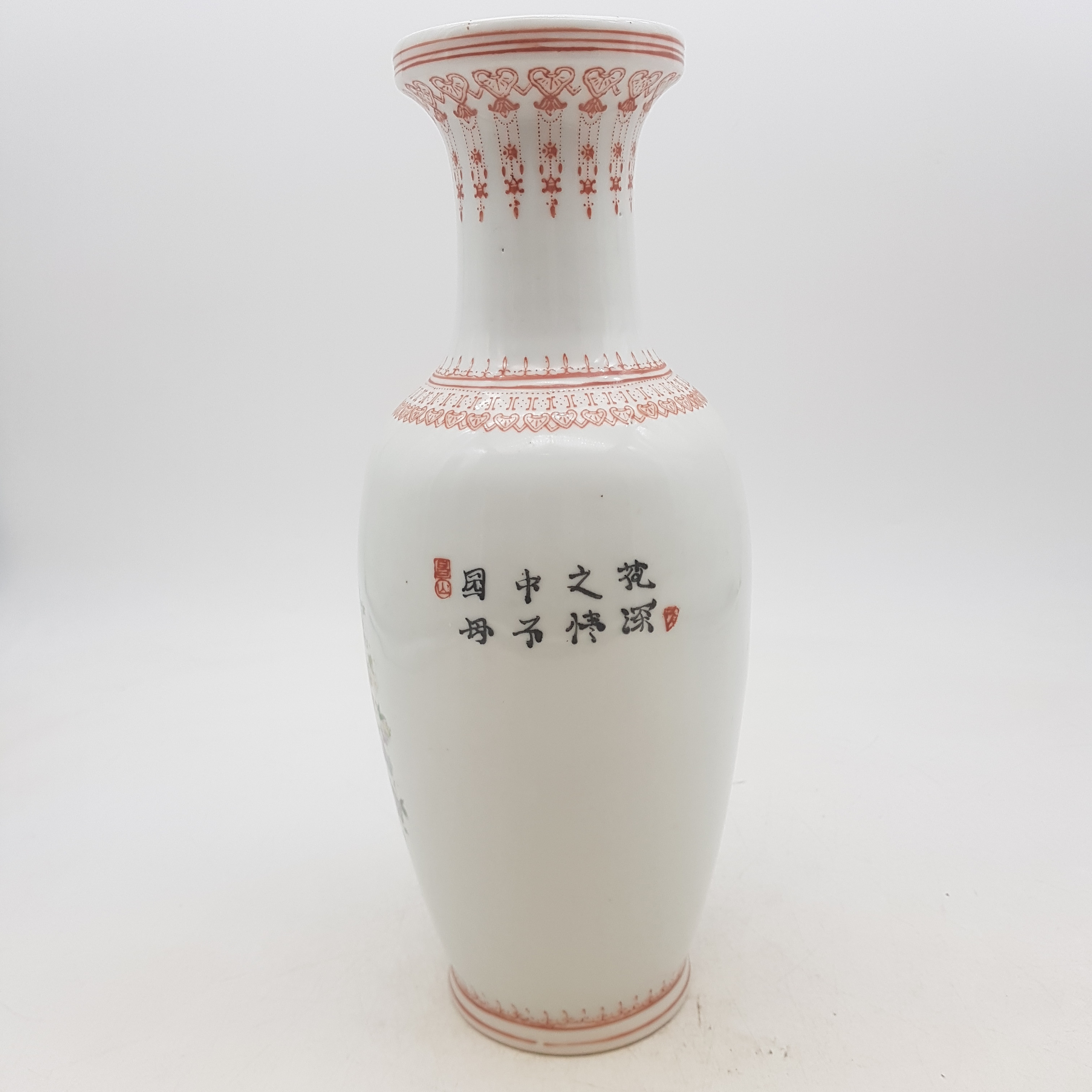 Voir photo 2 de Joli vase en porcelaine chinoise avec scène galante Joli vase en porcelaine chinoise avec scène galante Bon état reconditionné photo 2