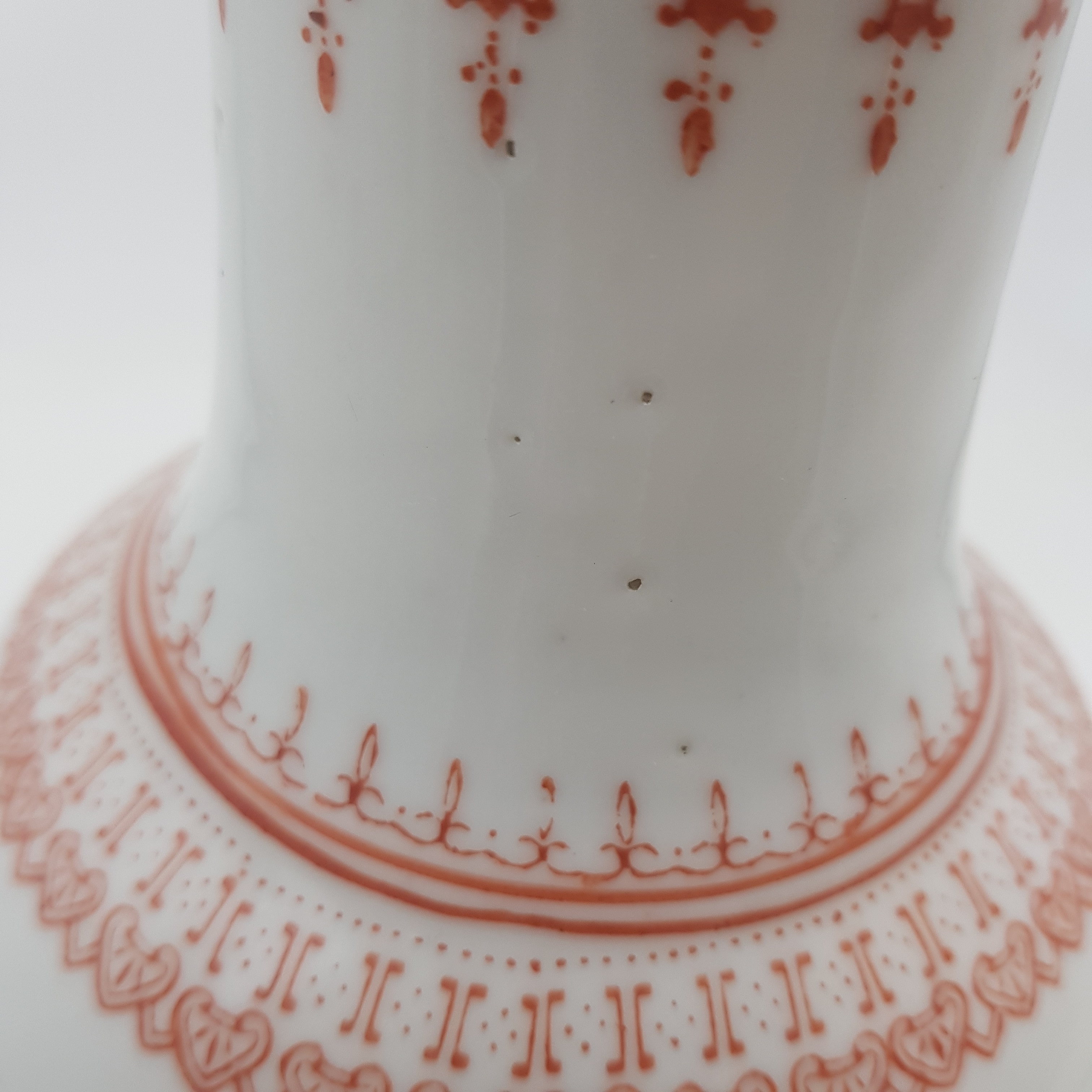 Voir photo 5 de Joli vase en porcelaine chinoise avec scène galante Joli vase en porcelaine chinoise avec scène galante Bon état reconditionné photo 5