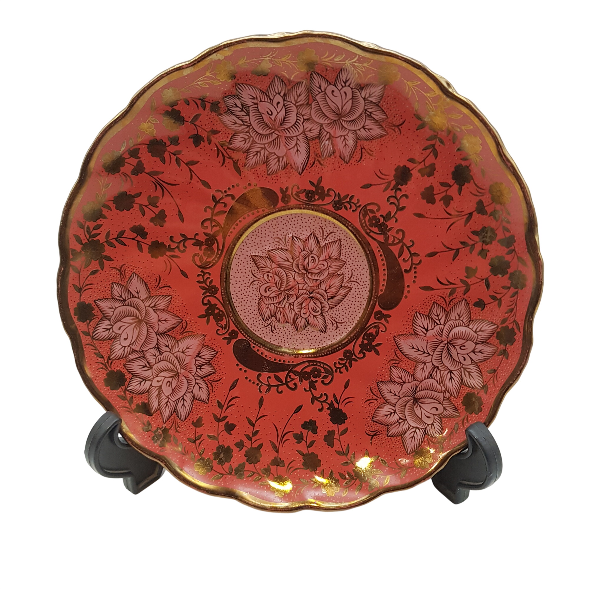 Jolie assiette décorative Taous en porcelaine de Chine. Bon état - 20,00 € Jolie assiette décorative Taous en porcelaine de Chine. Bon état reconditionné disponible sur Label Emmaüs