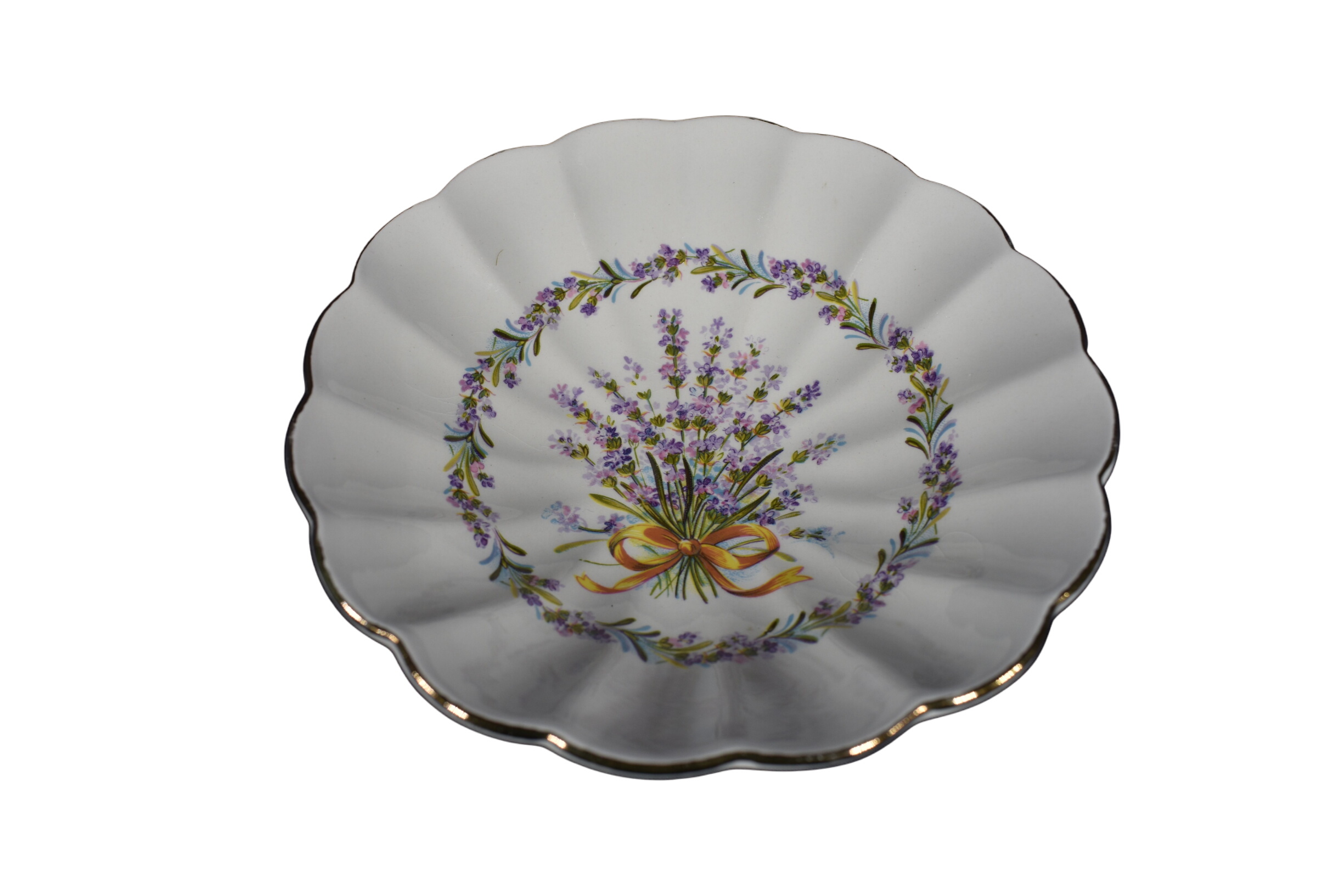 Jolie coupelle en porcelaine anglaise décorée de motifs floraux, hauteur 6.5 et diamètre 14.5 cm Bon état - 15,00 € Jolie coupelle en porcelaine anglaise décorée de motifs floraux, hauteur 6.5 et diamètre 14.5 cm Bon état reconditionné disponible sur Label Emmaüs