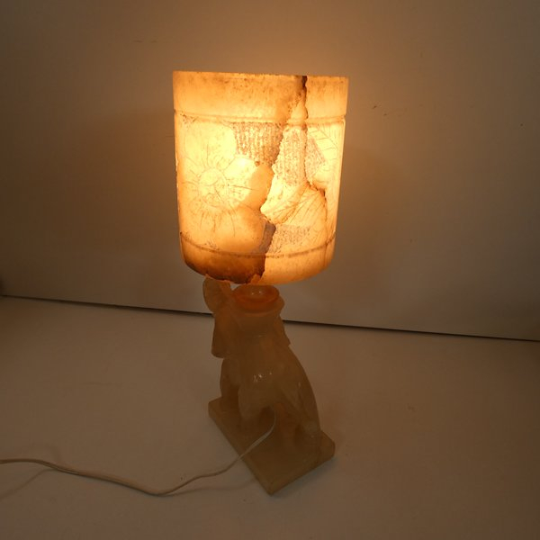 Voir photo 2 de Jolie lampe éléphant en albâtre Jolie lampe éléphant en albâtre Bon état reconditionné photo 2