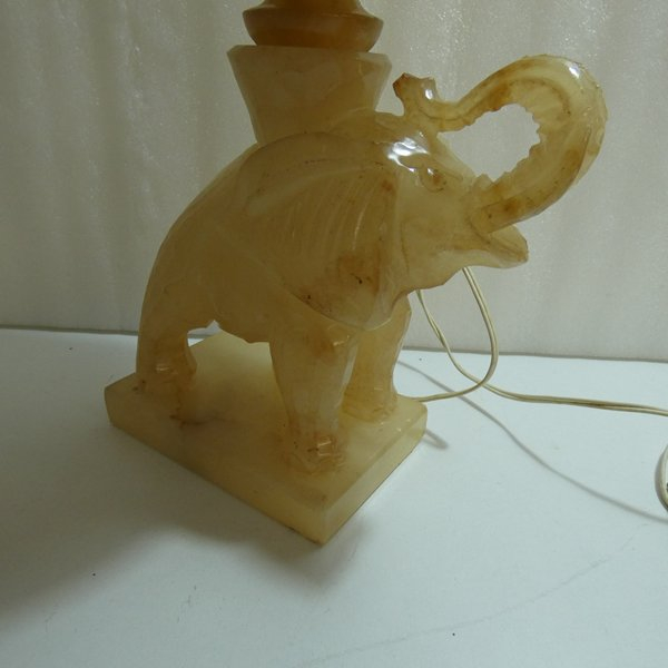 Voir photo 5 de Jolie lampe éléphant en albâtre Jolie lampe éléphant en albâtre Bon état reconditionné photo 5