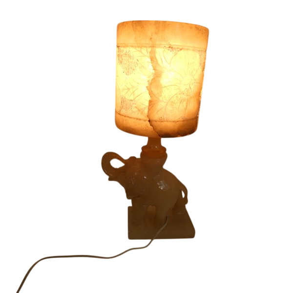 Jolie lampe éléphant en albâtre Bon état - 39,00 € Jolie lampe éléphant en albâtre Bon état reconditionné disponible sur Label Emmaüs