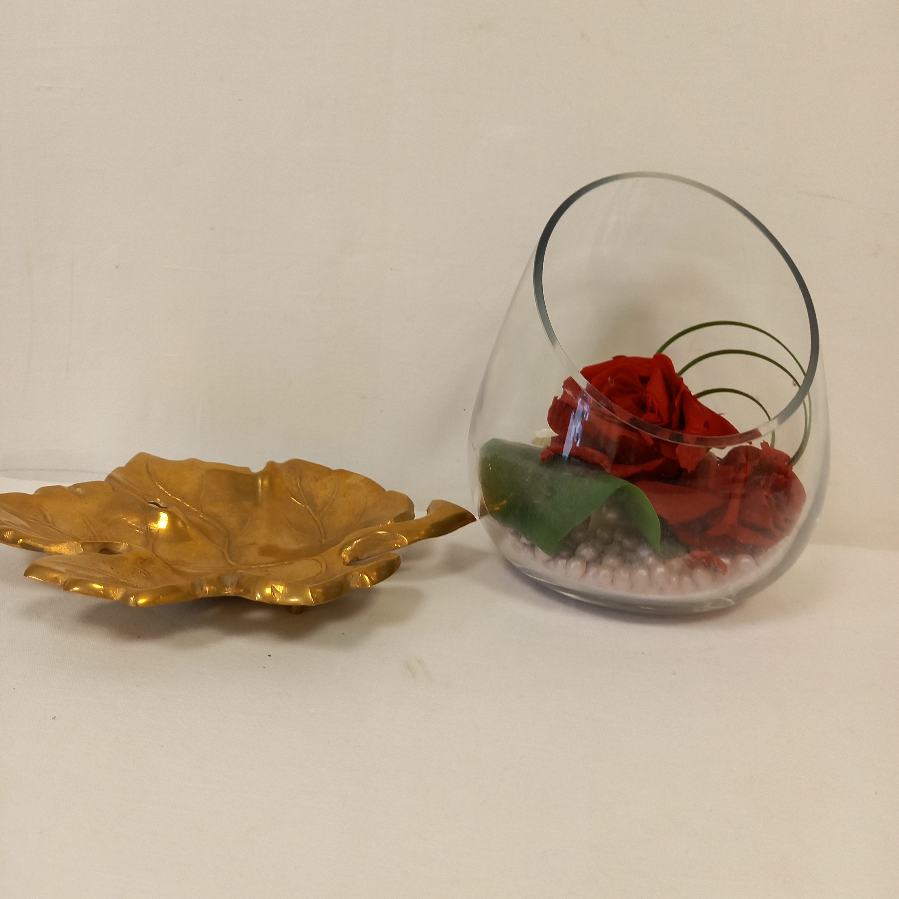 Voir photo 2 de Jolie Vide Poche .Forme de Feuille en Laiton . Année 50 Jolie Vide Poche .Forme de Feuille en Laiton . Année 50 Bon état reconditionné photo 2