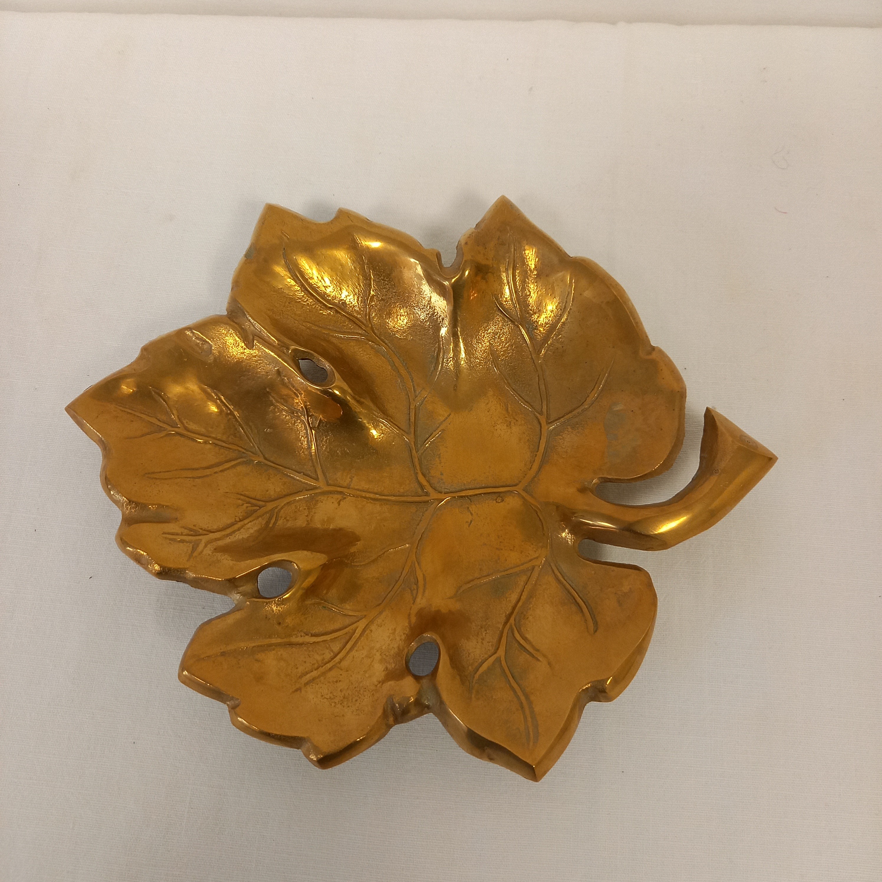 Voir photo 3 de Jolie Vide Poche .Forme de Feuille en Laiton . Année 50 Jolie Vide Poche .Forme de Feuille en Laiton . Année 50 Bon état reconditionné photo 3
