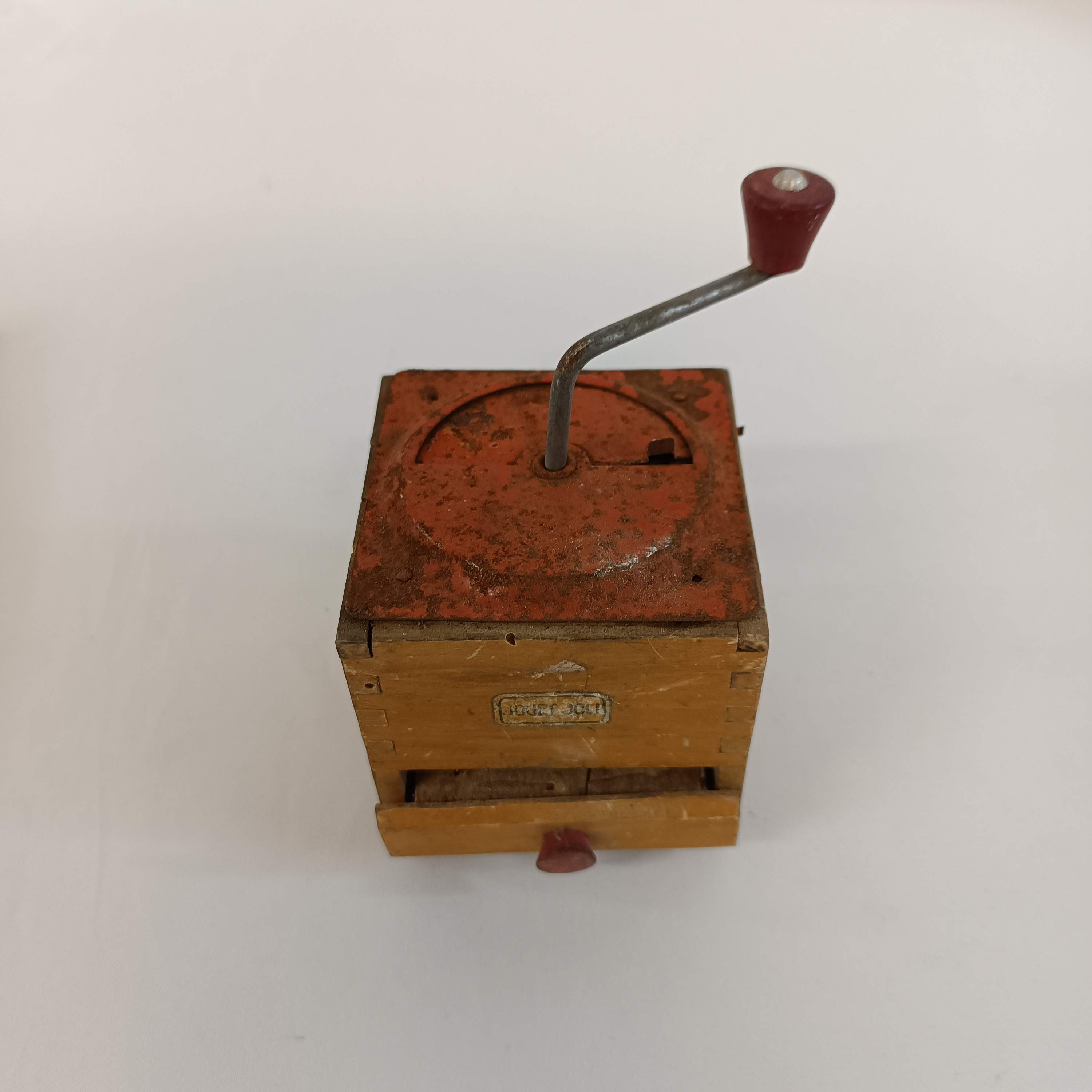 Jouet ancien collection moulin café État correct - 20,00 € Jouet ancien collection moulin café État correct reconditionné disponible sur Label Emmaüs