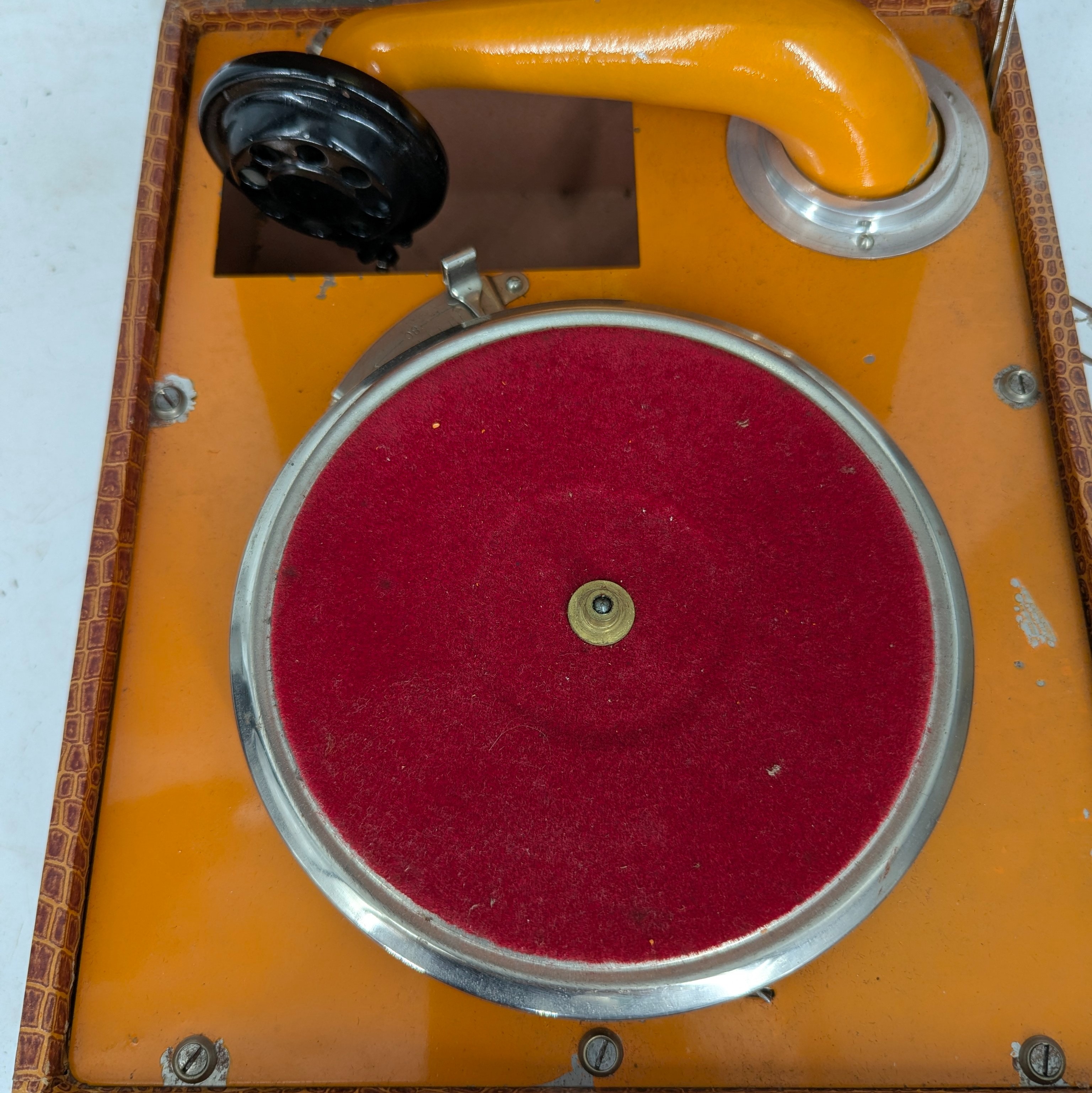Voir photo 6 de Jouet ancien Gramophone pour enfant dans sa boîte de transport Jouet ancien Gramophone pour enfant dans sa boîte de transport Très bon état reconditionné photo 6
