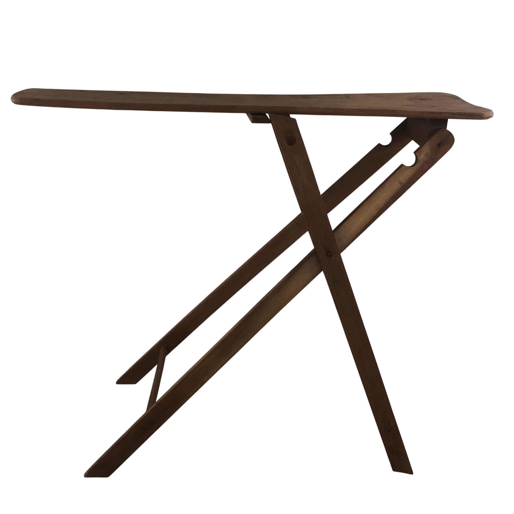 Acheter Jouet ancien, planche à repasser en bois État correct - 35,00 € Jouet ancien, planche à repasser en bois État correct reconditionné disponible sur Label Emmaüs