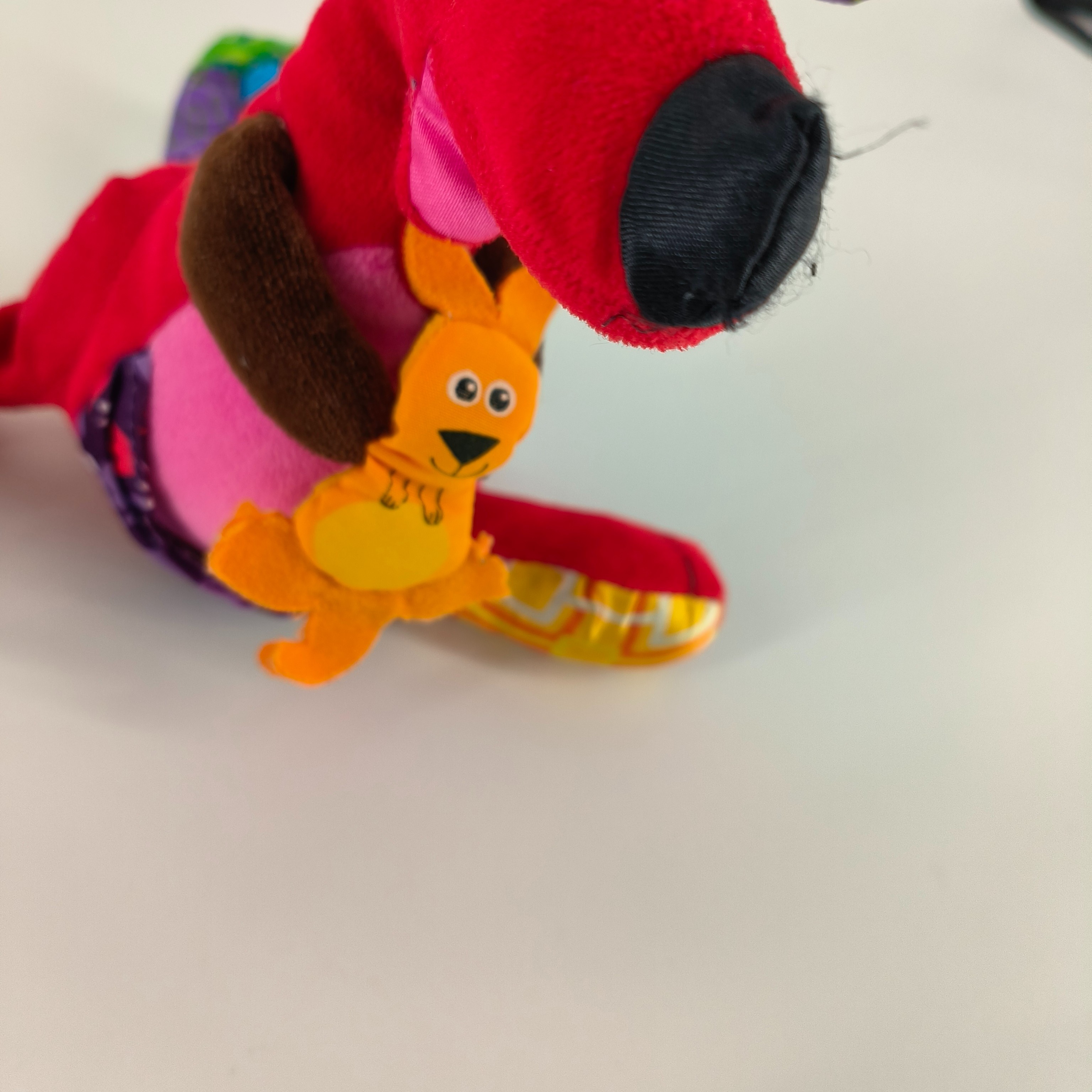 Voir photo 4 de Jouet d'éveil-Lot de deux peluches-Lamaze-Tomy- à partir de 6 mois Jouet d'éveil-Lot de deux peluches-Lamaze-Tomy- à partir de 6 mois Bon état reconditionné photo 4