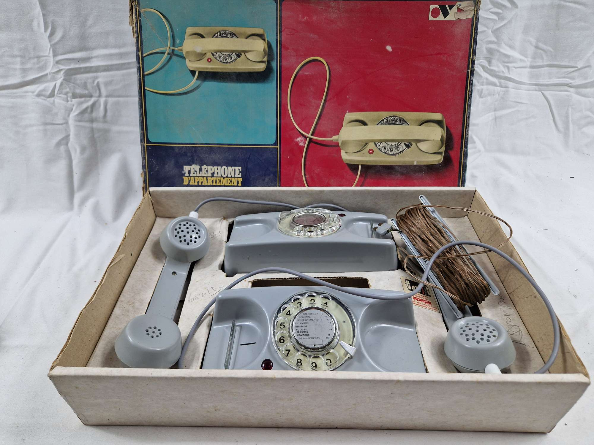 Voir photo 2 de Jouet Téléphone d'appartement vintage Jouet Téléphone d'appartement vintage État correct reconditionné photo 2