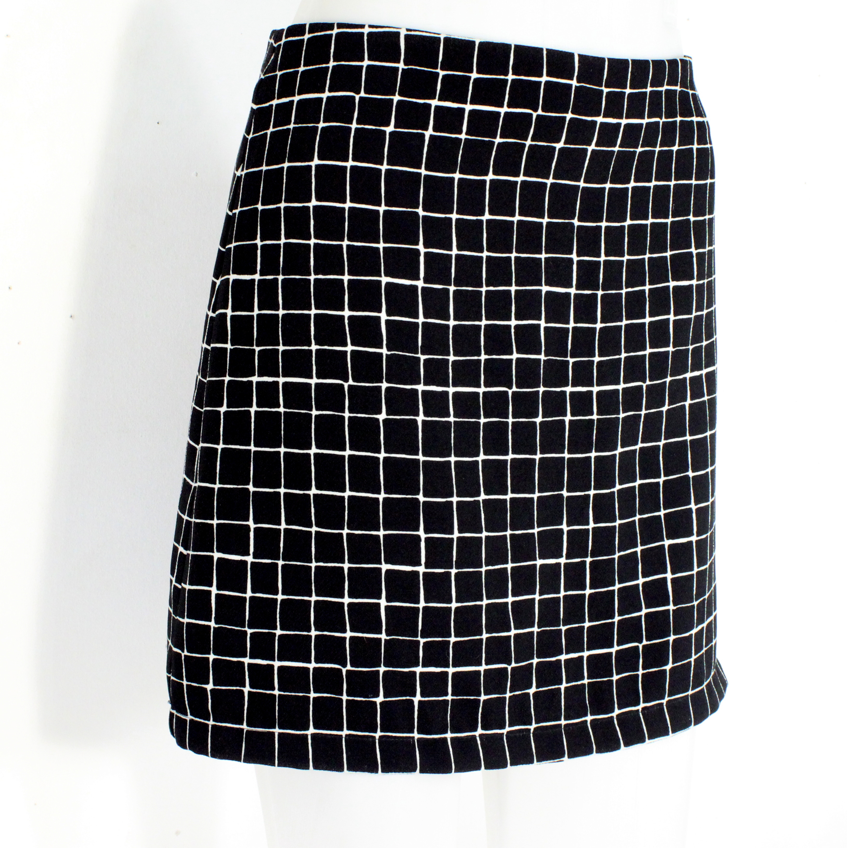 Voir photo 3 de Jupe à Carreaux Noir/Blanc LA FEE MARABOUTEE Taille 36 Jupe à Carreaux Noir/Blanc LA FEE MARABOUTEE Taille 36 Très bon état reconditionné photo 3