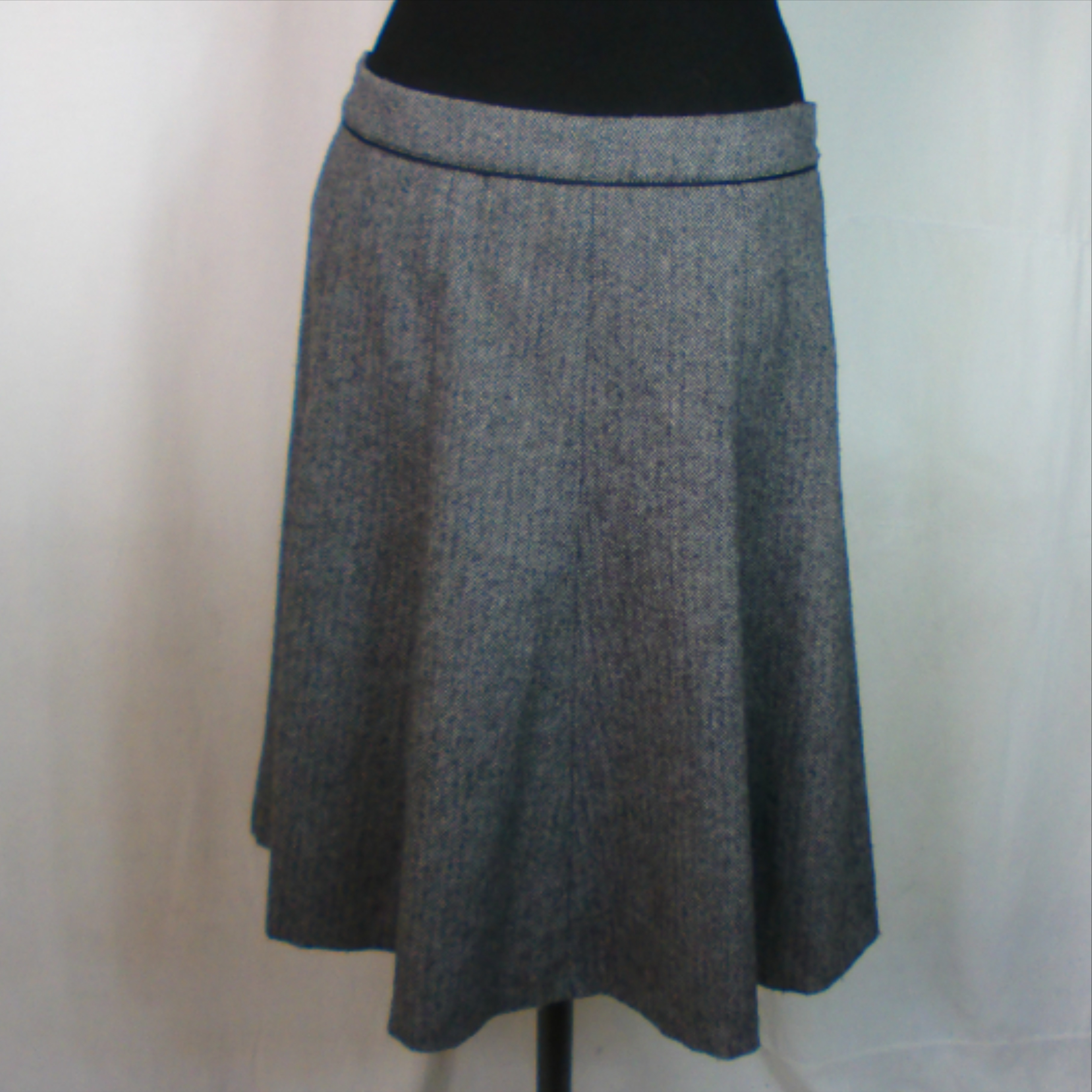 Voir photo 3 de Jupe BURTON, motifs vagues noires et blanches, taille 42 Jupe BURTON, motifs vagues noires et blanches, taille 42 Très bon état reconditionné photo 3