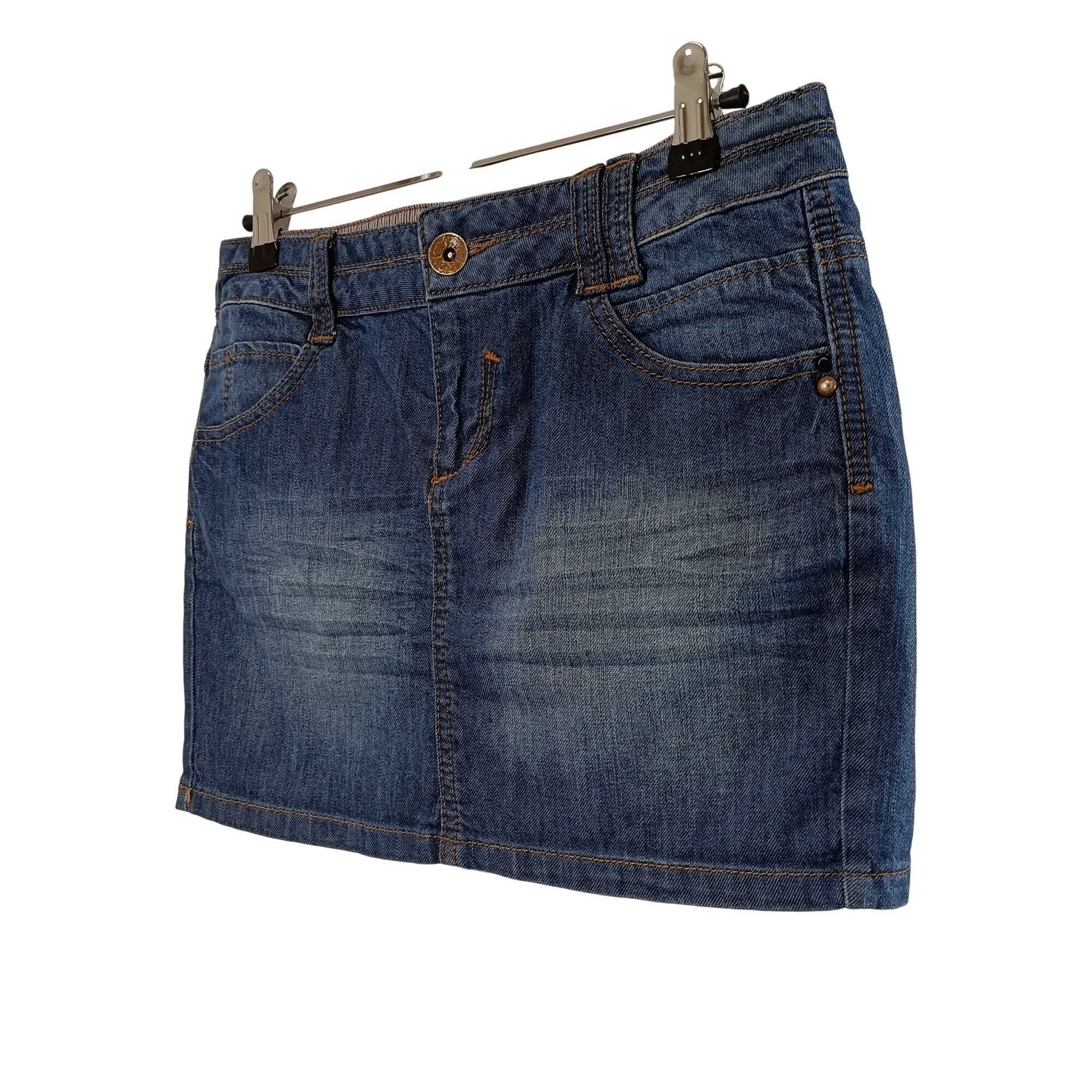 Acheter Jupe courte en jean bleu Camaïeu coupe droite poches brodées taille 34 Très bon état - 10,00 € Jupe courte en jean bleu Camaïeu coupe droite poches brodées taille 34 Très bon état reconditionné disponible sur Label Emmaüs