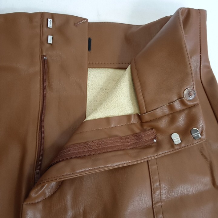 Voir photo 3 de Jupe courte marron en simili cuir "Zara" Taille M Jupe courte marron en simili cuir "Zara" Taille M Bon état reconditionné photo 3