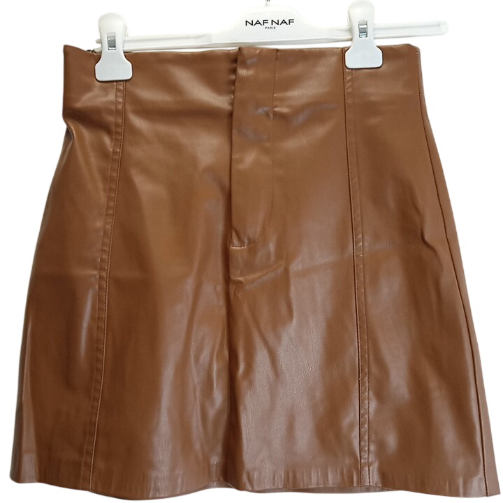 Acheter Jupe courte marron en simili cuir "Zara" Taille M Bon état - 10,00 € Jupe courte marron en simili cuir "Zara" Taille M Bon état reconditionné disponible sur Label Emmaüs