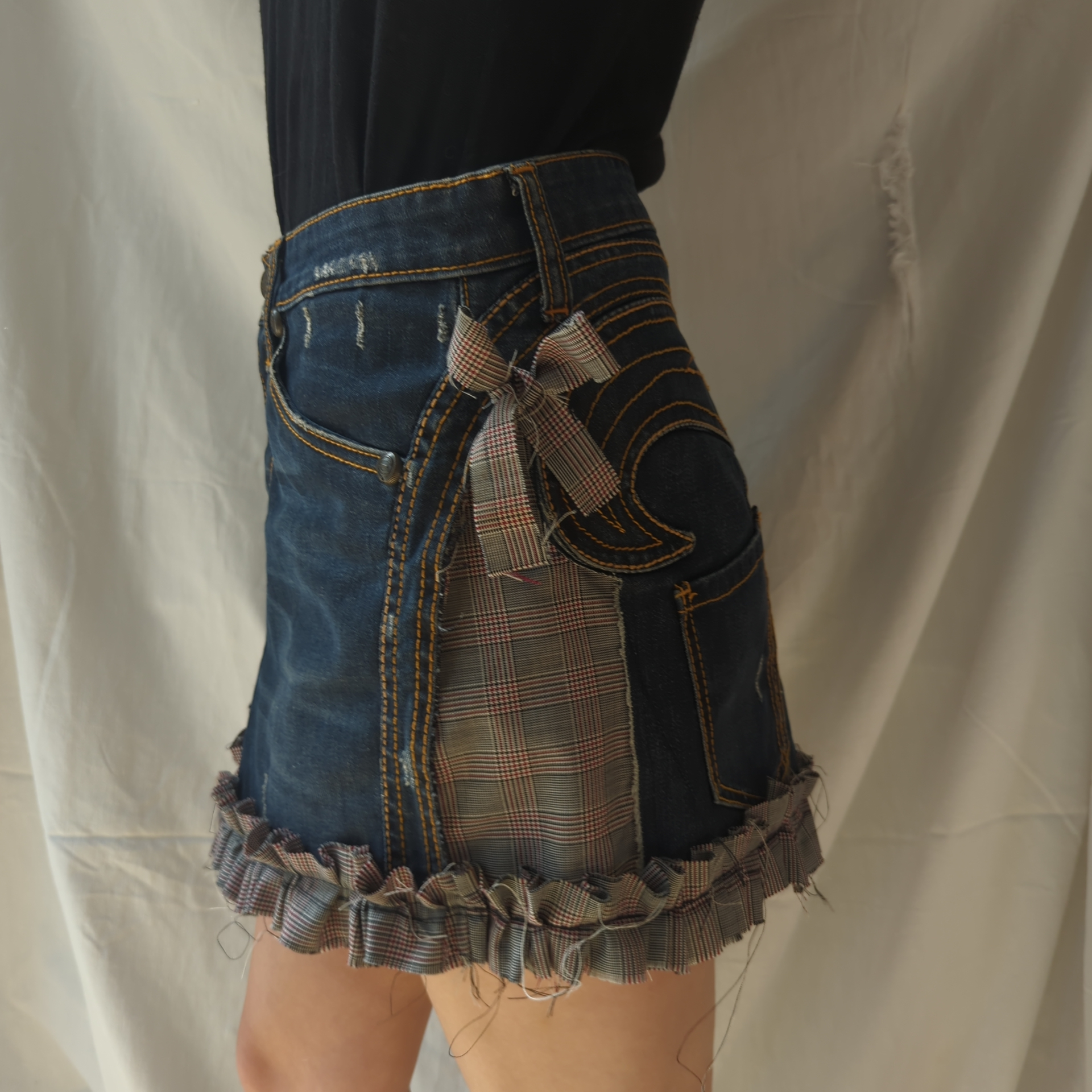 Voir photo 2 de Jupe de Créatrice - Collection Upcyclée CartouCirc Jupe de Créatrice - Collection Upcyclée CartouCirc Parfait état reconditionné photo 2