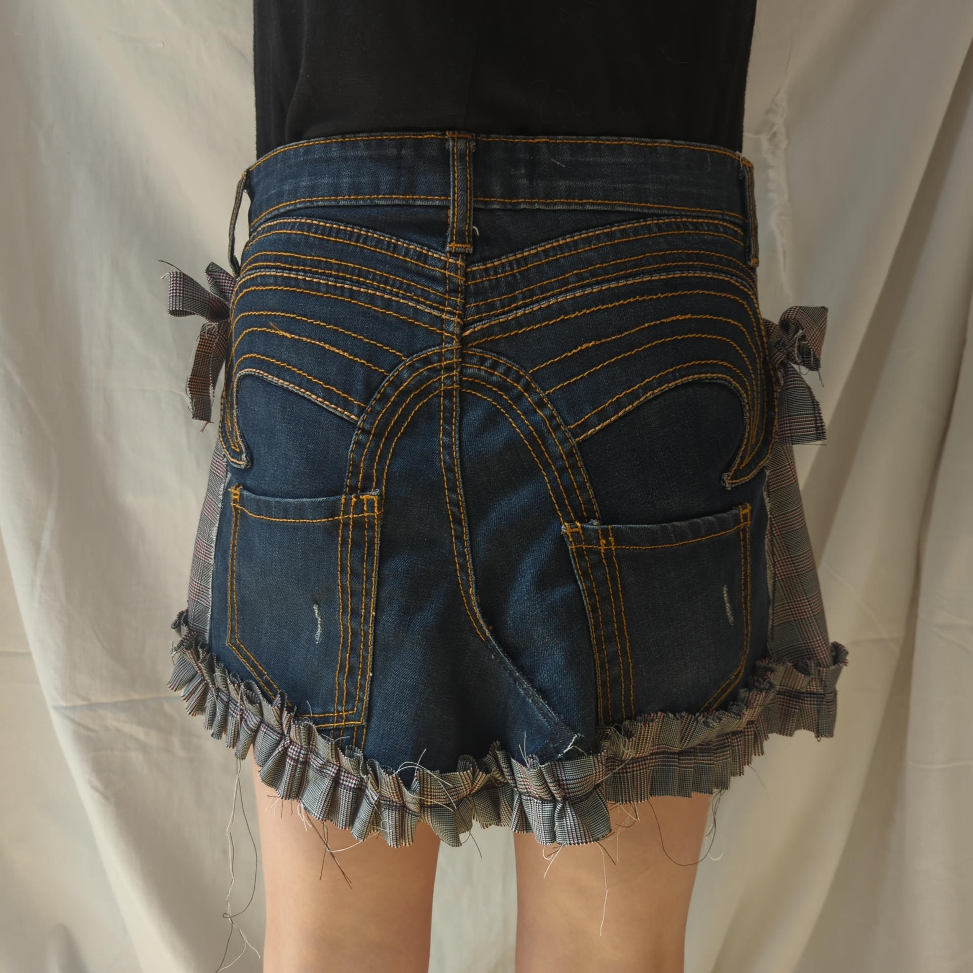 Voir photo 3 de Jupe de Créatrice - Collection Upcyclée CartouCirc Jupe de Créatrice - Collection Upcyclée CartouCirc Parfait état reconditionné photo 3