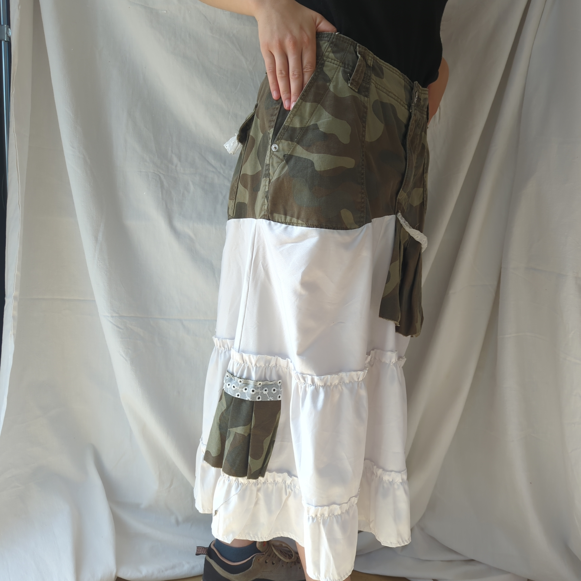 Voir photo 5 de Jupe de Créatrice - Collection Upcyclée CartouCirc Jupe de Créatrice - Collection Upcyclée CartouCirc Parfait état reconditionné photo 5