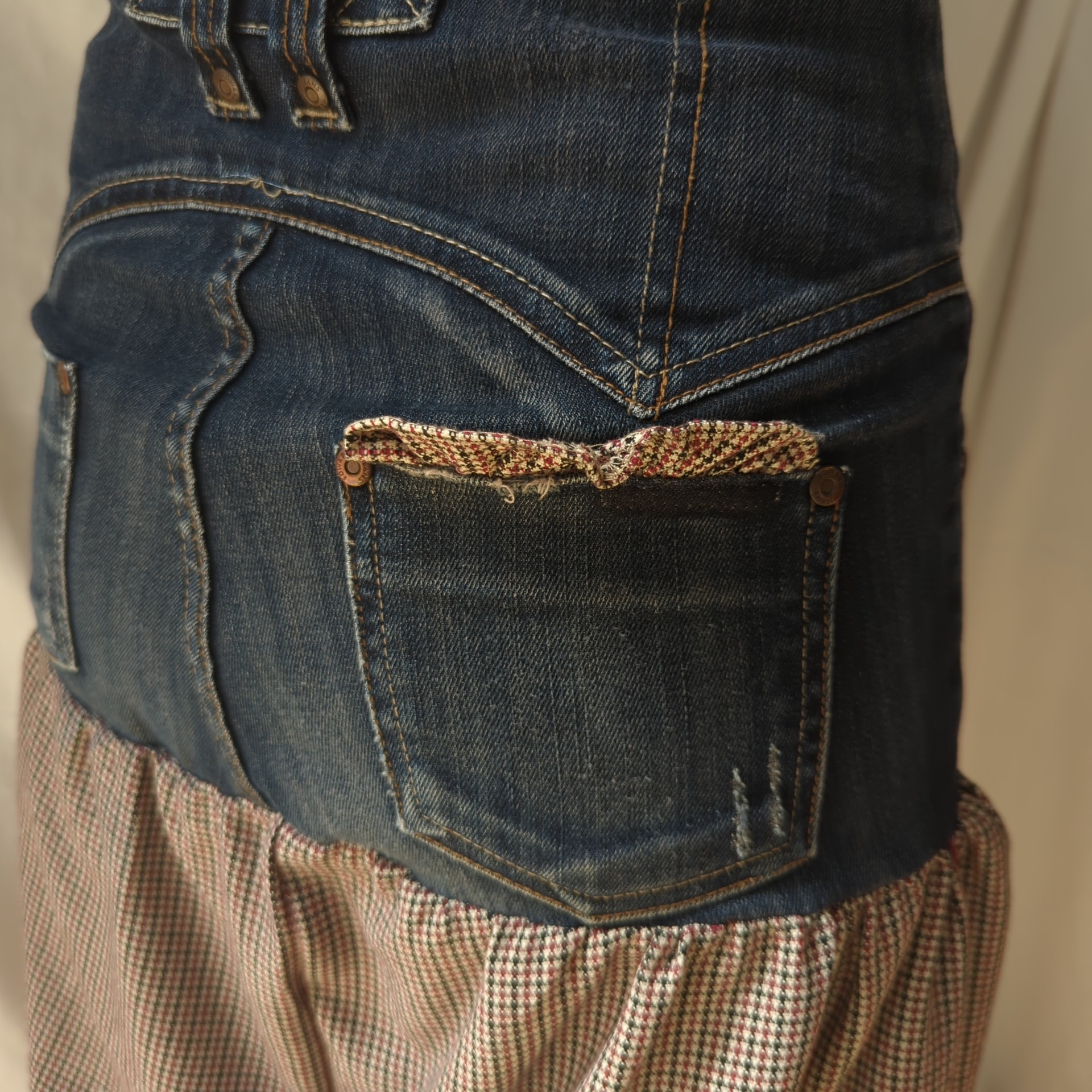 Voir photo 6 de Jupe de Créatrice - Collection Upcyclée CartouCirc Jupe de Créatrice - Collection Upcyclée CartouCirc Parfait état reconditionné photo 6