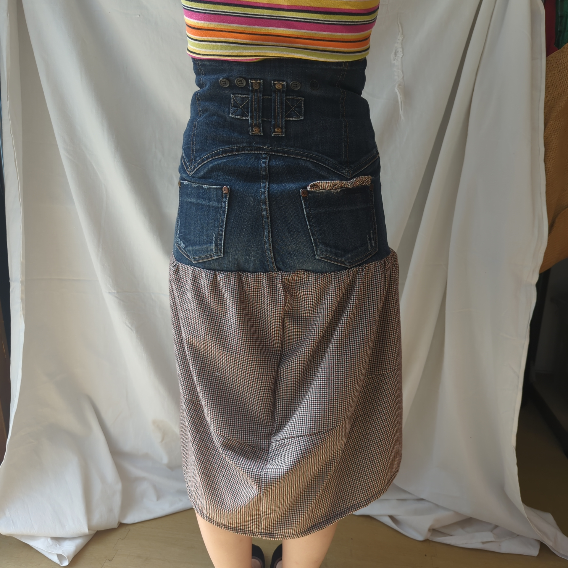 Voir photo 7 de Jupe de Créatrice - Collection Upcyclée CartouCirc Jupe de Créatrice - Collection Upcyclée CartouCirc Parfait état reconditionné photo 7