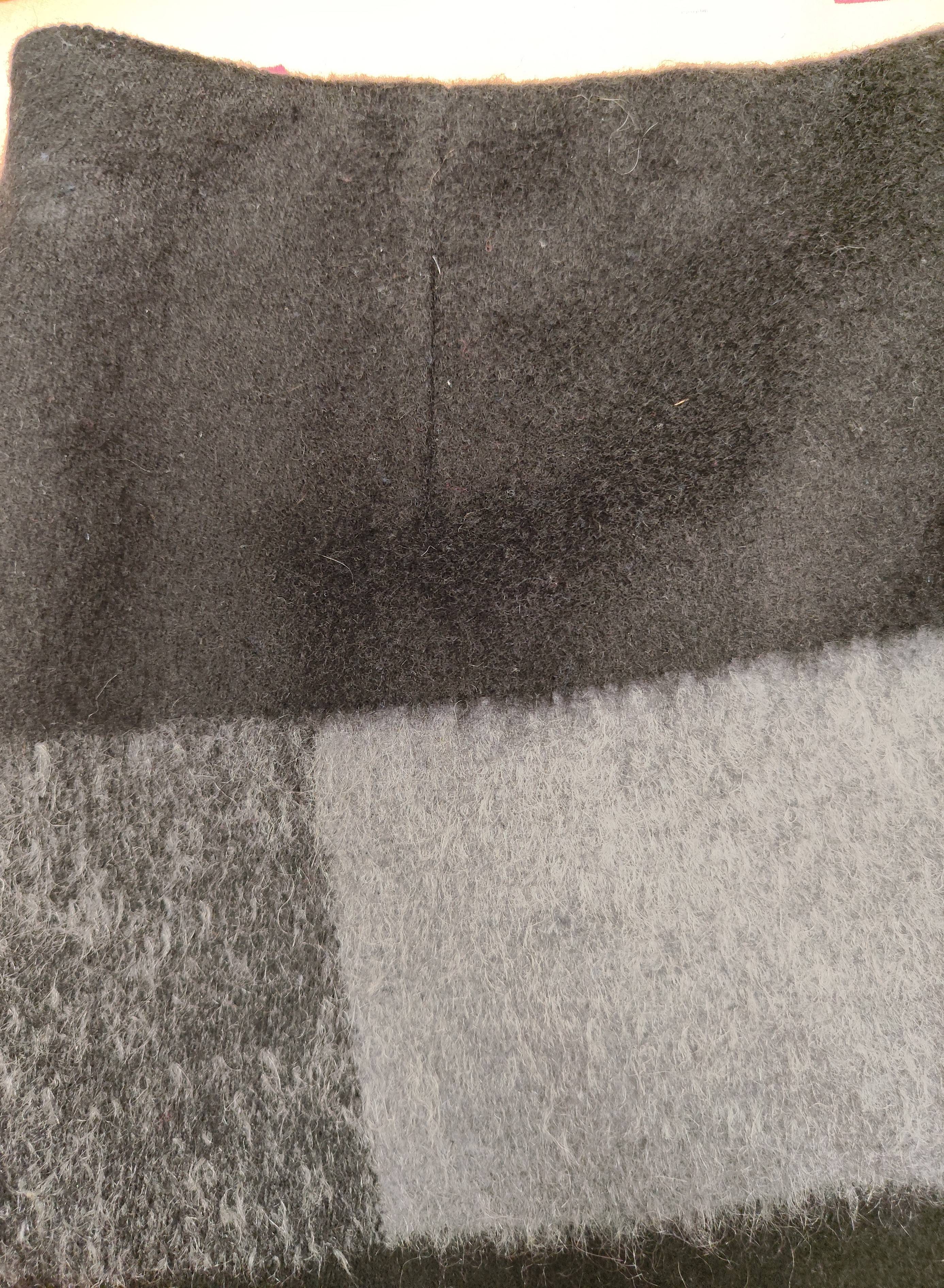 Voir photo 4 de Jupe droite "coupe crayon" : laine vierge/mohair - taille 36 - Jupe droite "coupe crayon" : laine vierge/mohair - taille 36 - Très bon état reconditionné photo 4