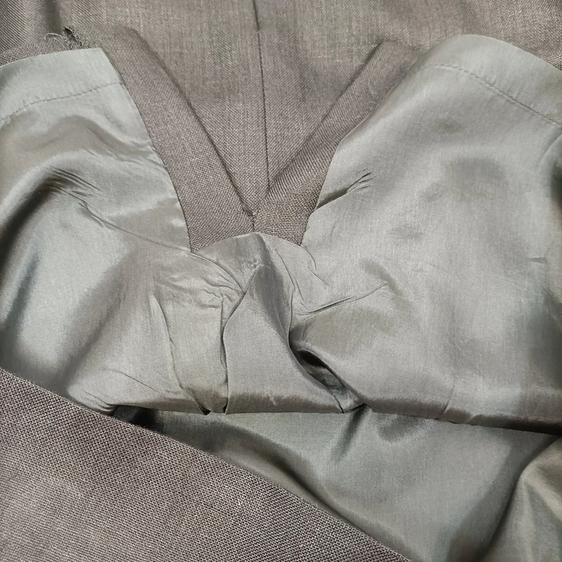 Voir photo 6 de Jupe droite grise classique Ted Lapidus taille 42 laine & polyester Jupe droite grise classique Ted Lapidus taille 42 laine & polyester Très bon état reconditionné photo 6