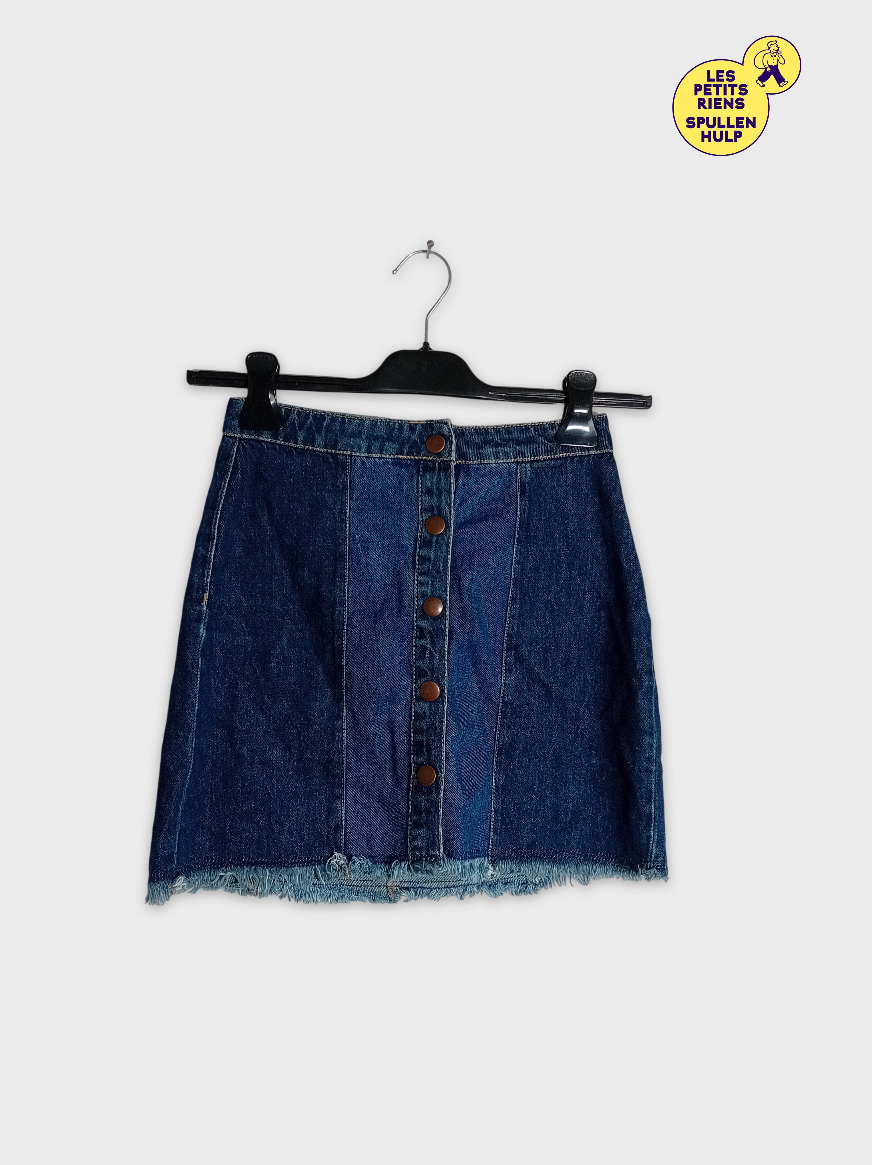 Jupe En Jean Hollister Xs / 34 / 6 (T3863) Très bon état - 10,00 € Jupe En Jean Hollister Xs / 34 / 6 (T3863) Très bon état reconditionné disponible sur Label Emmaüs