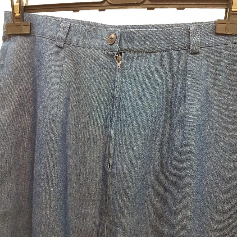 Voir photo 4 de Jupe en toile bleue chiné - HAZAN - Taille 42 Jupe en toile bleue chiné - HAZAN - Taille 42 Très bon état reconditionné photo 4