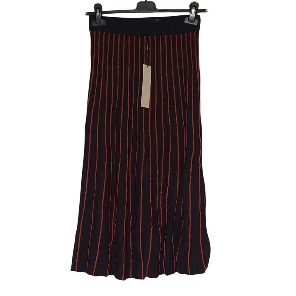 Acheter Jupe Femme Longue-NEO NOIR-XS Parfait état - 11,00 € Jupe Femme Longue-NEO NOIR-XS Parfait état reconditionné disponible sur Label Emmaüs