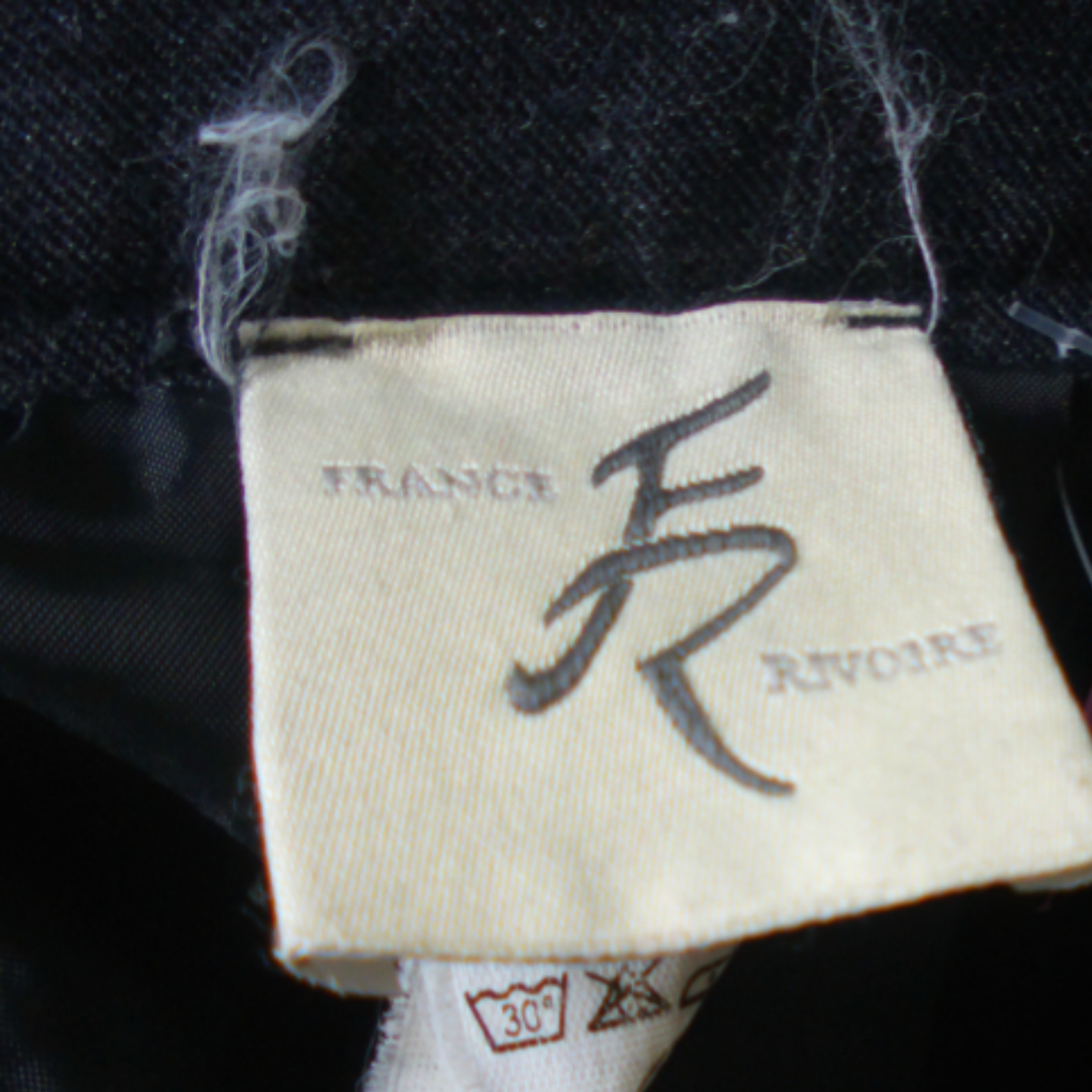 Voir photo 9 de Jupe FRANCE RIVOIRE, gris foncé à plis, taille 40 Jupe FRANCE RIVOIRE, gris foncé à plis, taille 40 Très bon état reconditionné photo 9