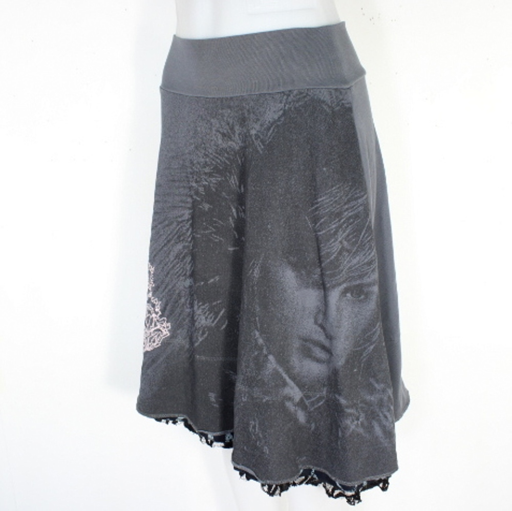 Voir photo 2 de Jupe Grise DESIGUAL Taille S Jupe Grise DESIGUAL Taille S Bon état reconditionné photo 2