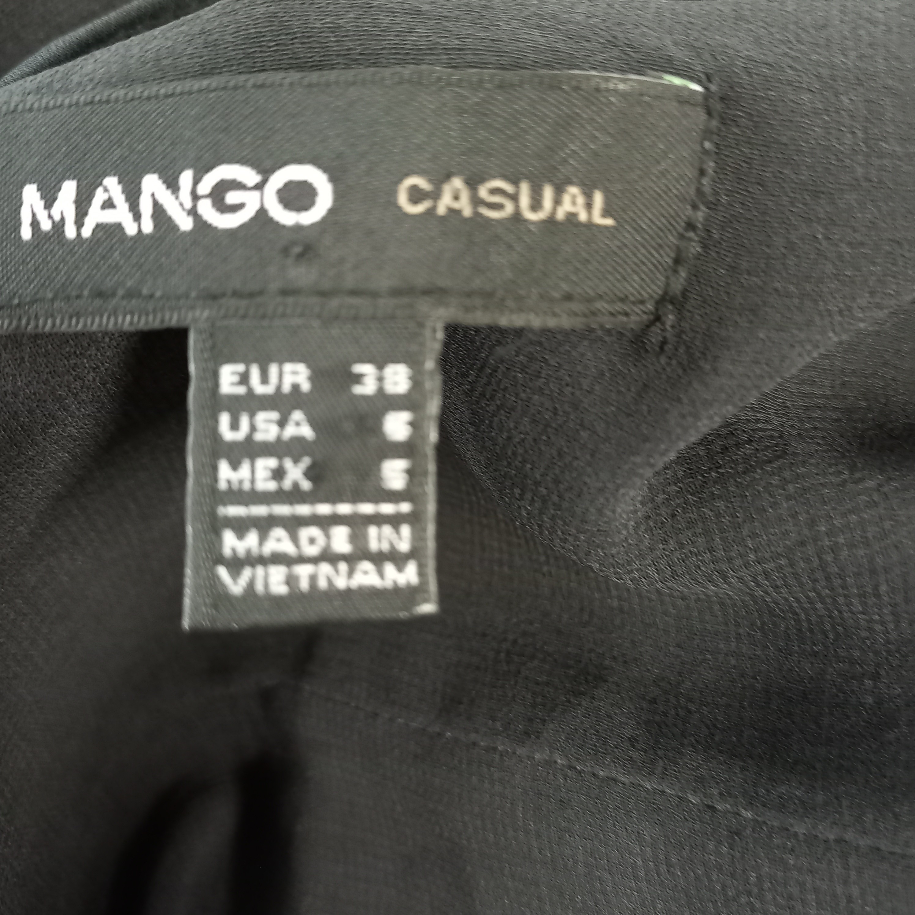 Voir photo 3 de Jupe grise volantes sur le bas " MANGO" Taille 38 Jupe grise volantes sur le bas " MANGO" Taille 38 Très bon état reconditionné photo 3