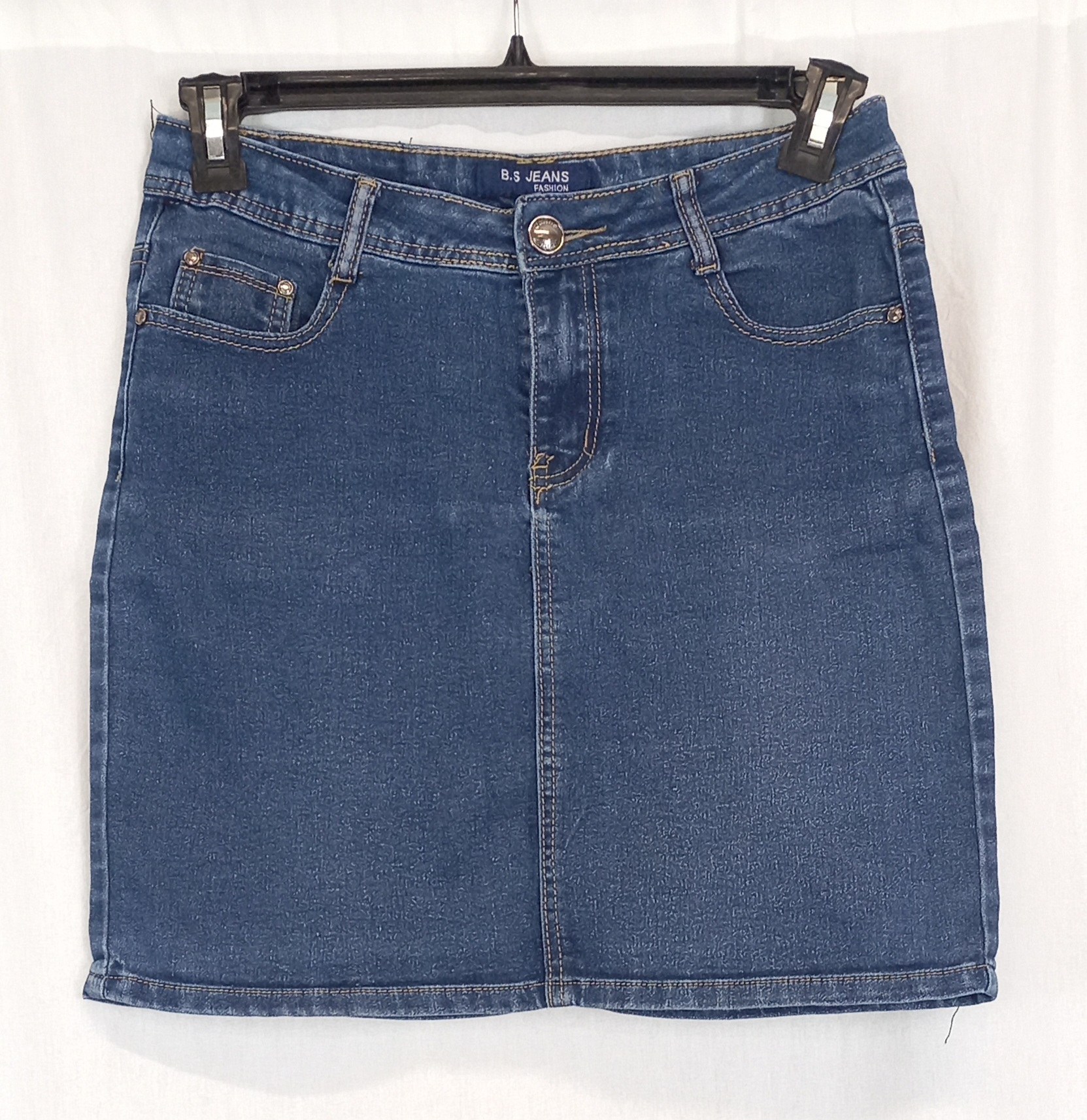 Voir photo 2 de Jupe jean classique bleu foncé "B-S JEANS" poches avant et arrière T-38 Jupe jean classique bleu foncé "B-S JEANS" poches avant et arrière T-38 Très bon état reconditionné photo 2