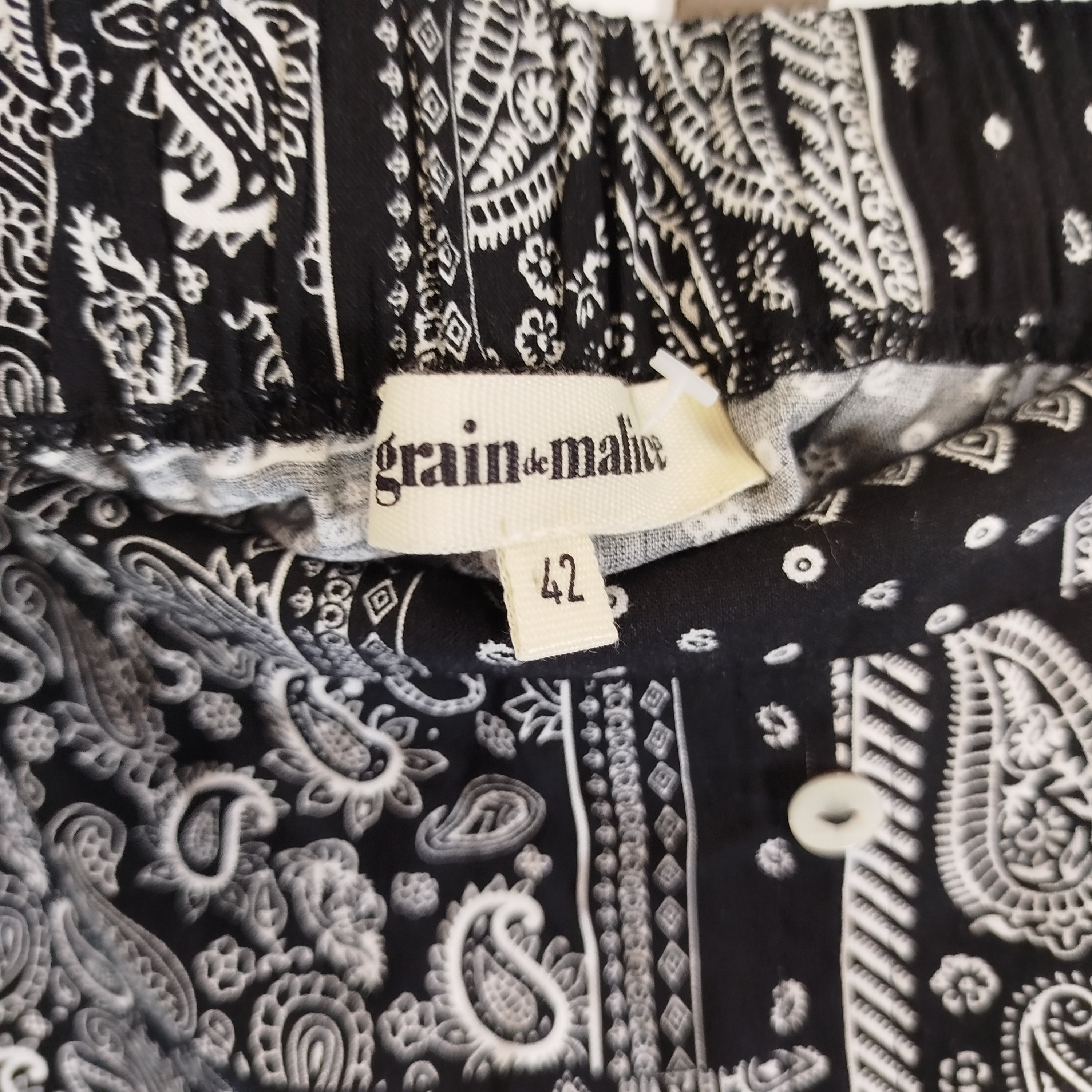 Voir photo 4 de Jupe longue noire et blanche motif cachemire boutonnée taille 42 Grain de Malice A3867 Jupe longue noire et blanche motif cachemire boutonnée taille 42 Grain de Malice A3867 Parfait état reconditionné photo 4