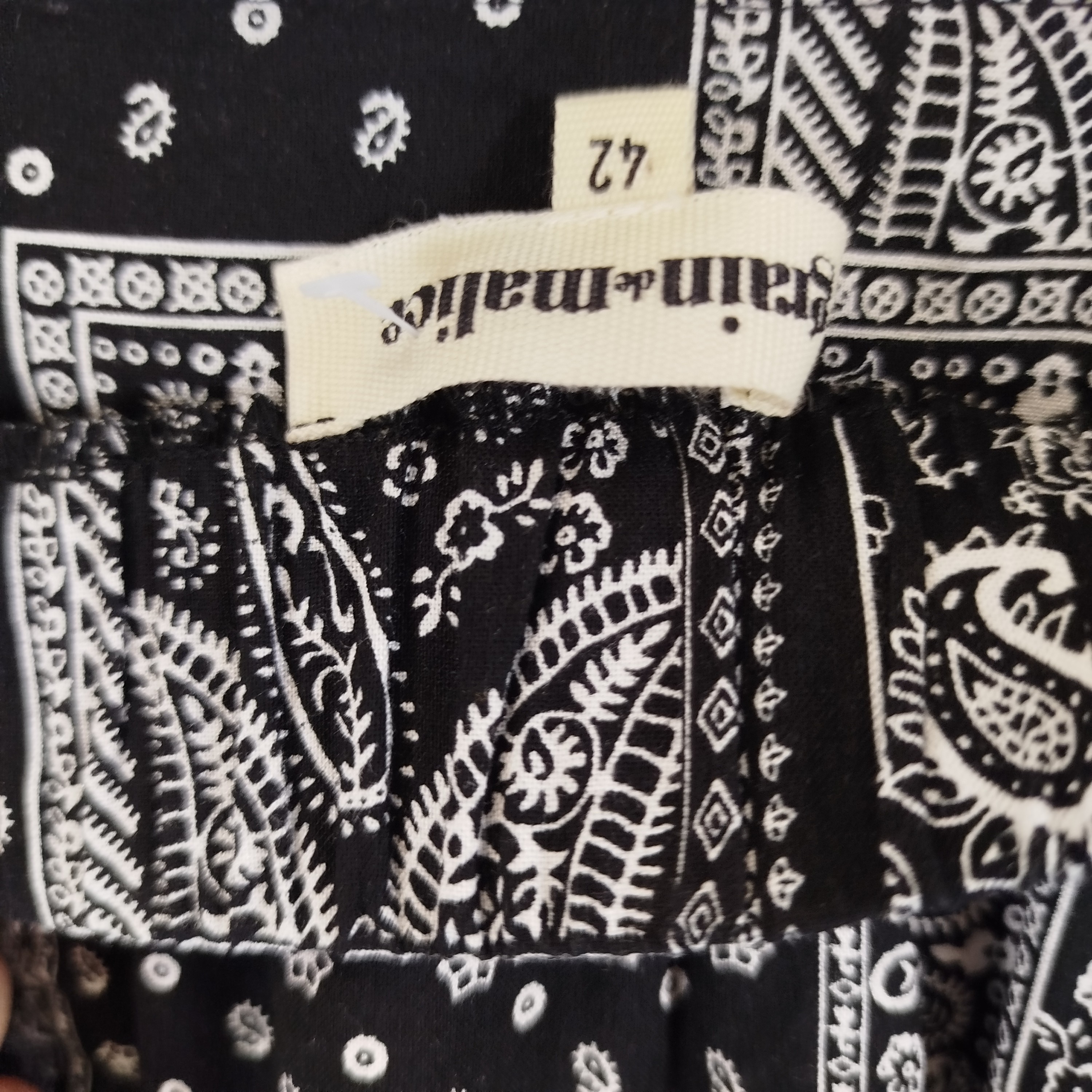 Voir photo 8 de Jupe longue noire et blanche motif cachemire boutonnée taille 42 Grain de Malice A3867 Jupe longue noire et blanche motif cachemire boutonnée taille 42 Grain de Malice A3867 Parfait état reconditionné photo 8