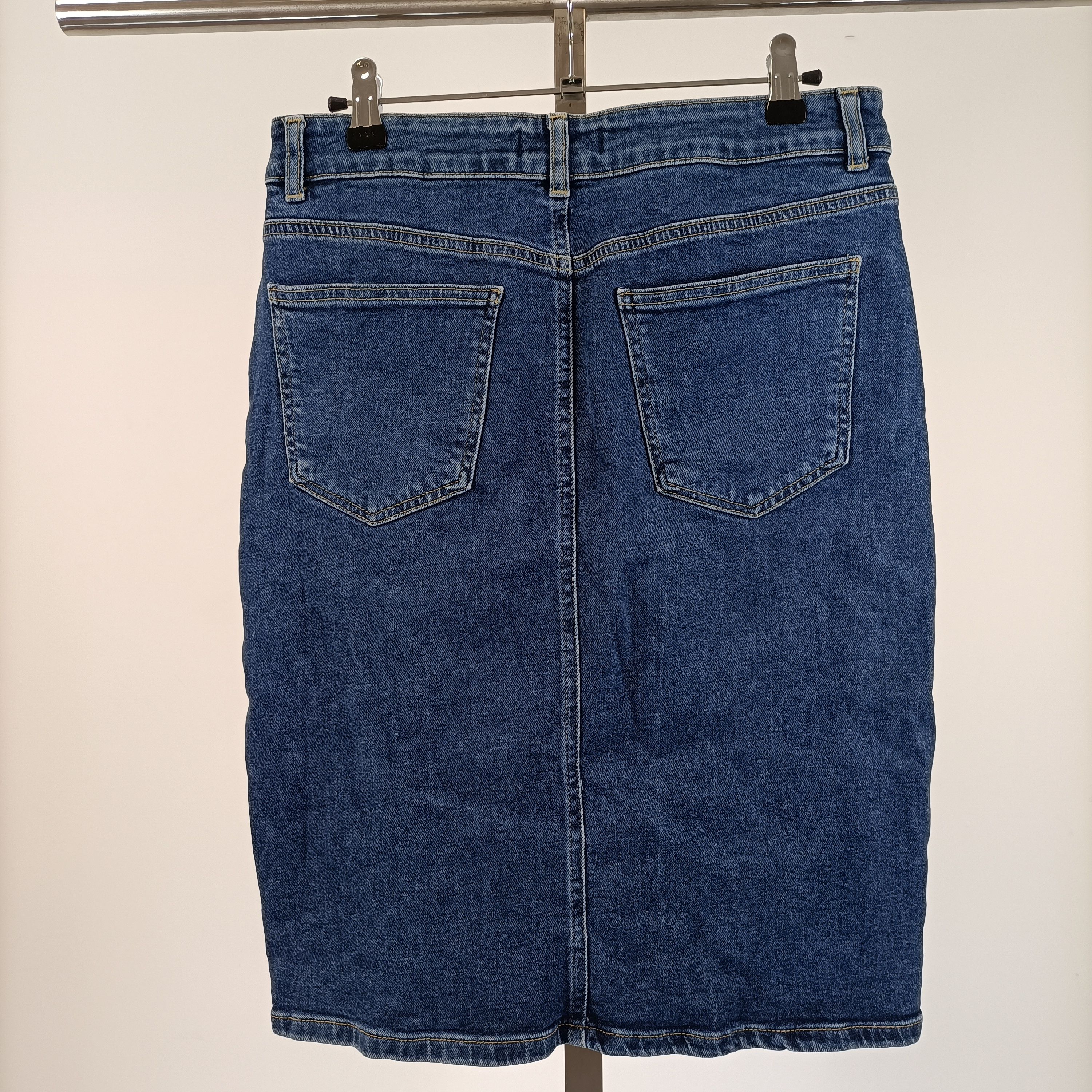 Voir photo 2 de Jupe midi en jean bleu T.W.EANS coupe droite fendue taille 38 Jupe midi en jean bleu T.W.EANS coupe droite fendue taille 38 Très bon état reconditionné photo 2